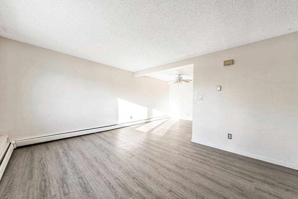 Calgary, AB T3E 3H4,3809 45 ST SW #116