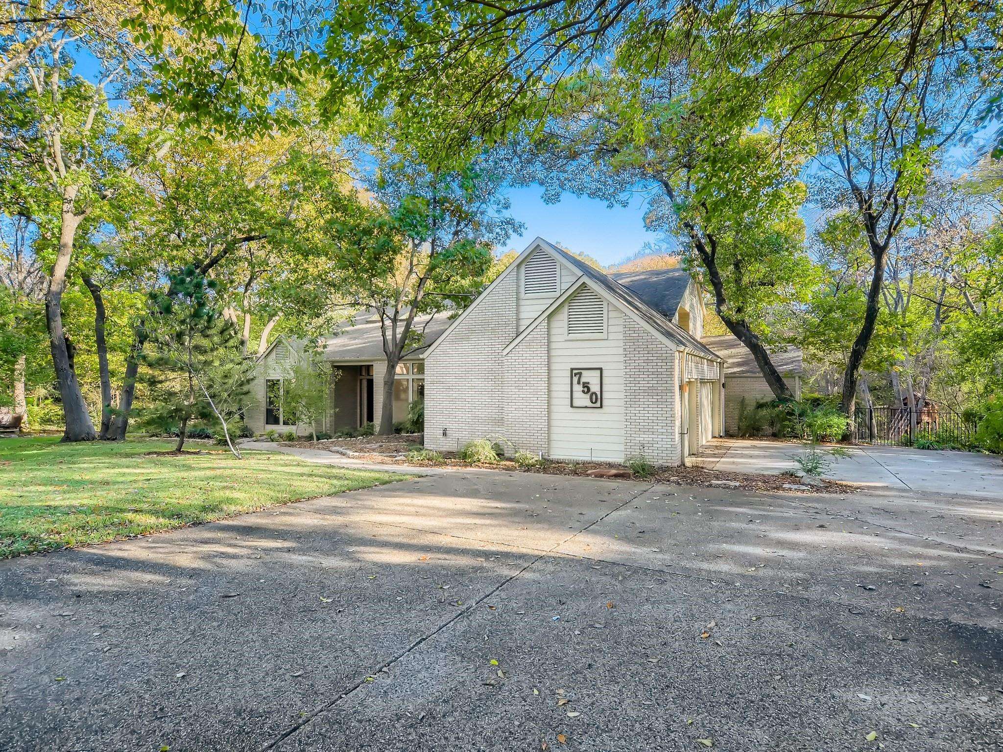 Fairview, TX 75069,750 River Oaks Drive