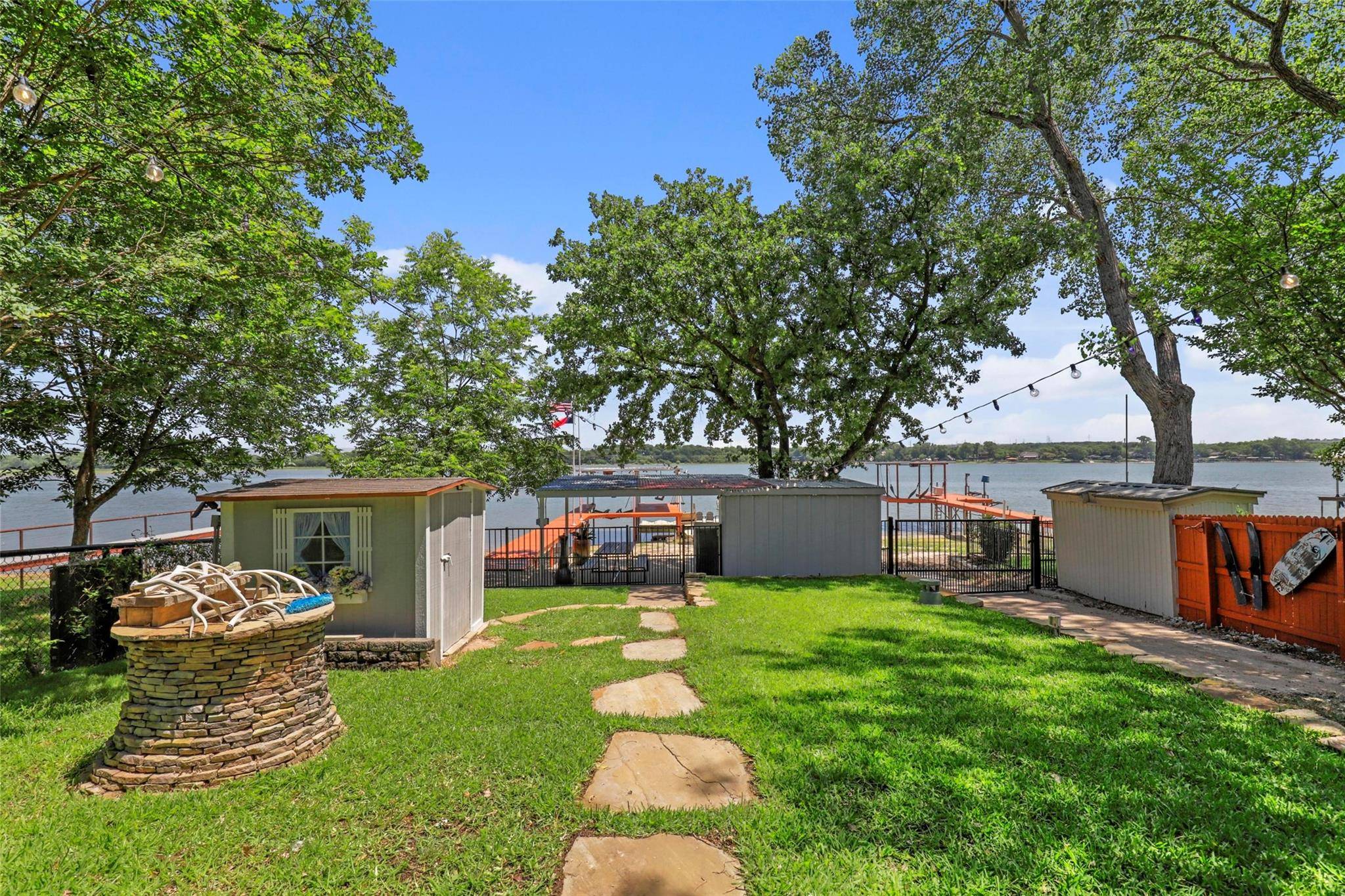 Weatherford, TX 76087,1152 W Lake Drive