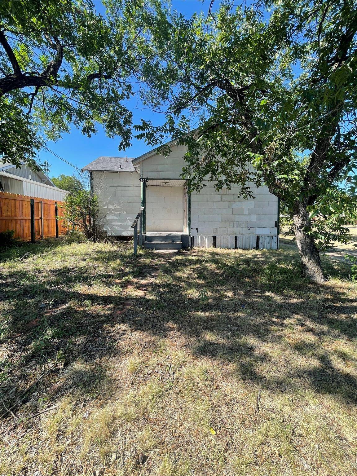 Coleman, TX 76834,103 W 3rd Street