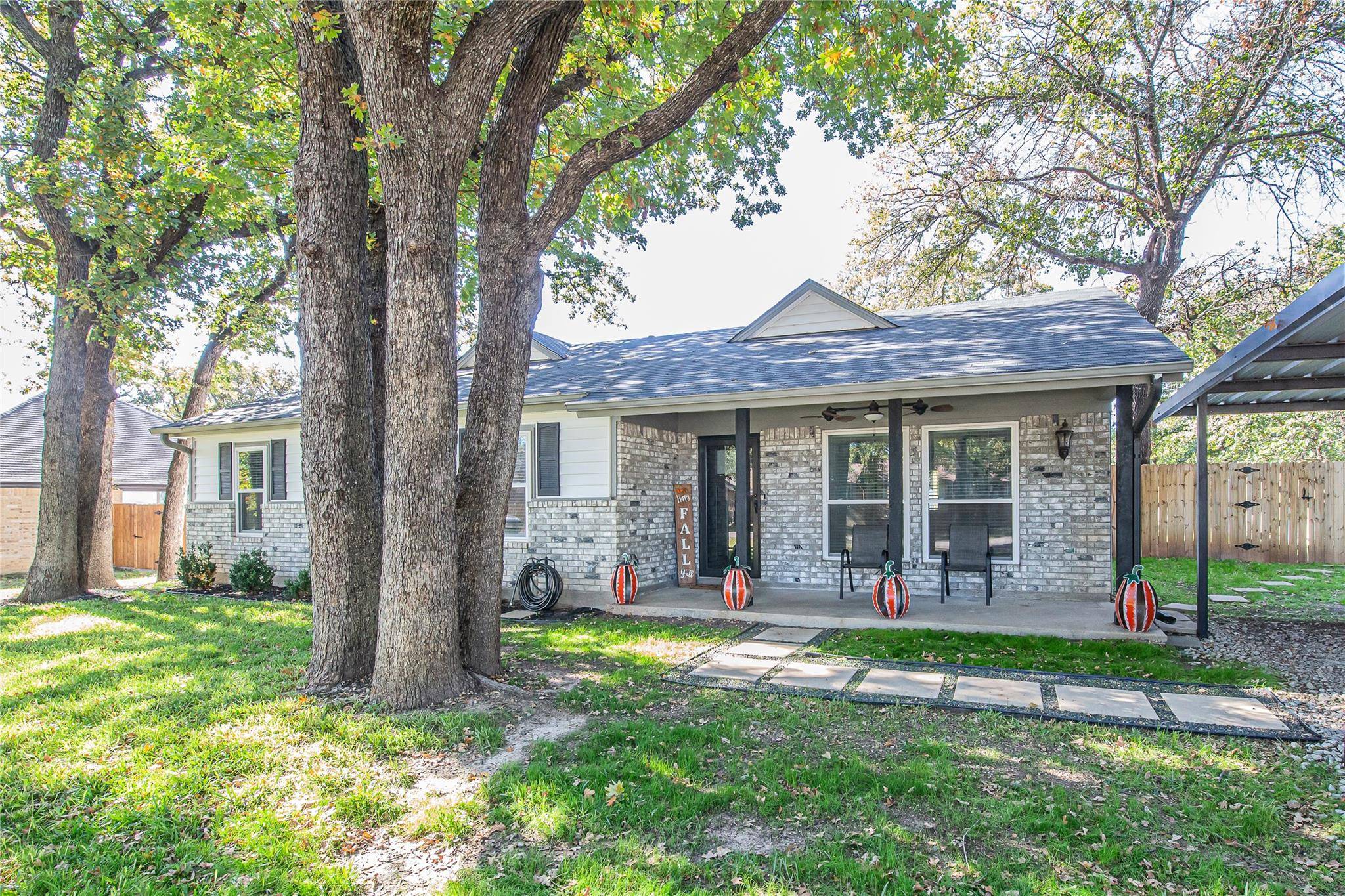 Azle, TX 76020,325 Maplewood Street