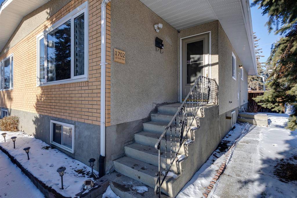 Calgary, AB T2M 1R5,1702 22 AVE NW