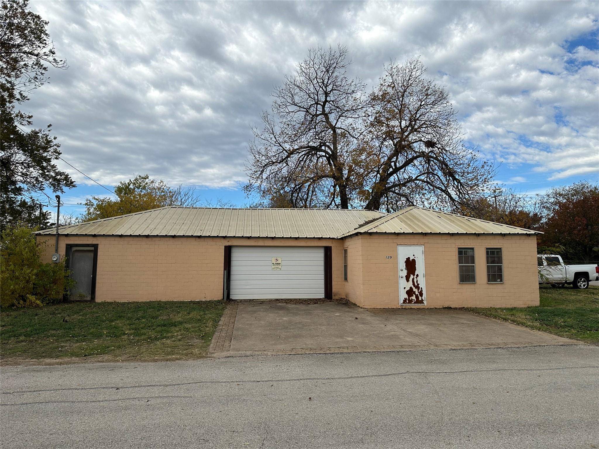 Crowley, TX 76036,129 N Magnolia Street