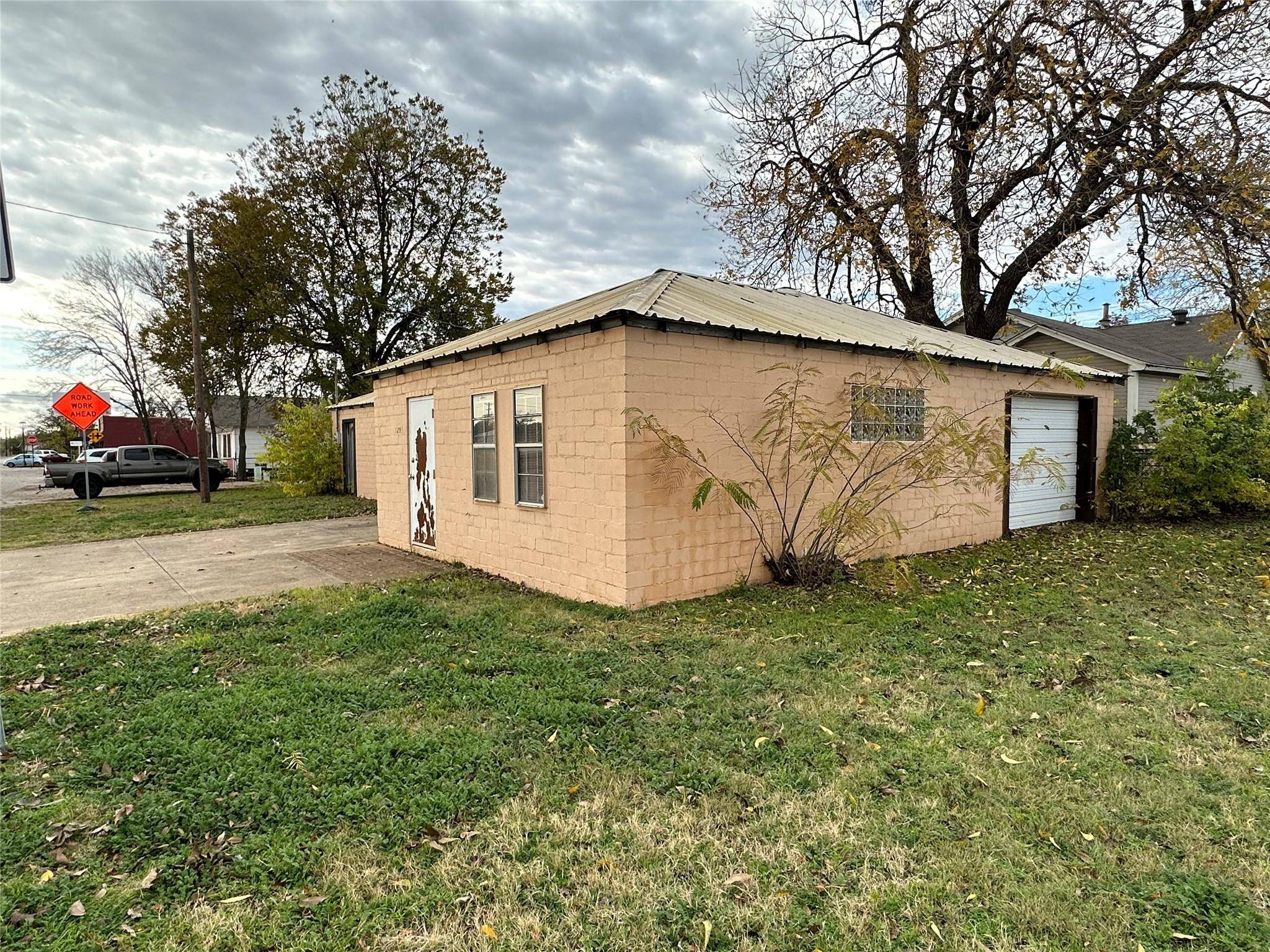 Crowley, TX 76036,129 N Magnolia Street