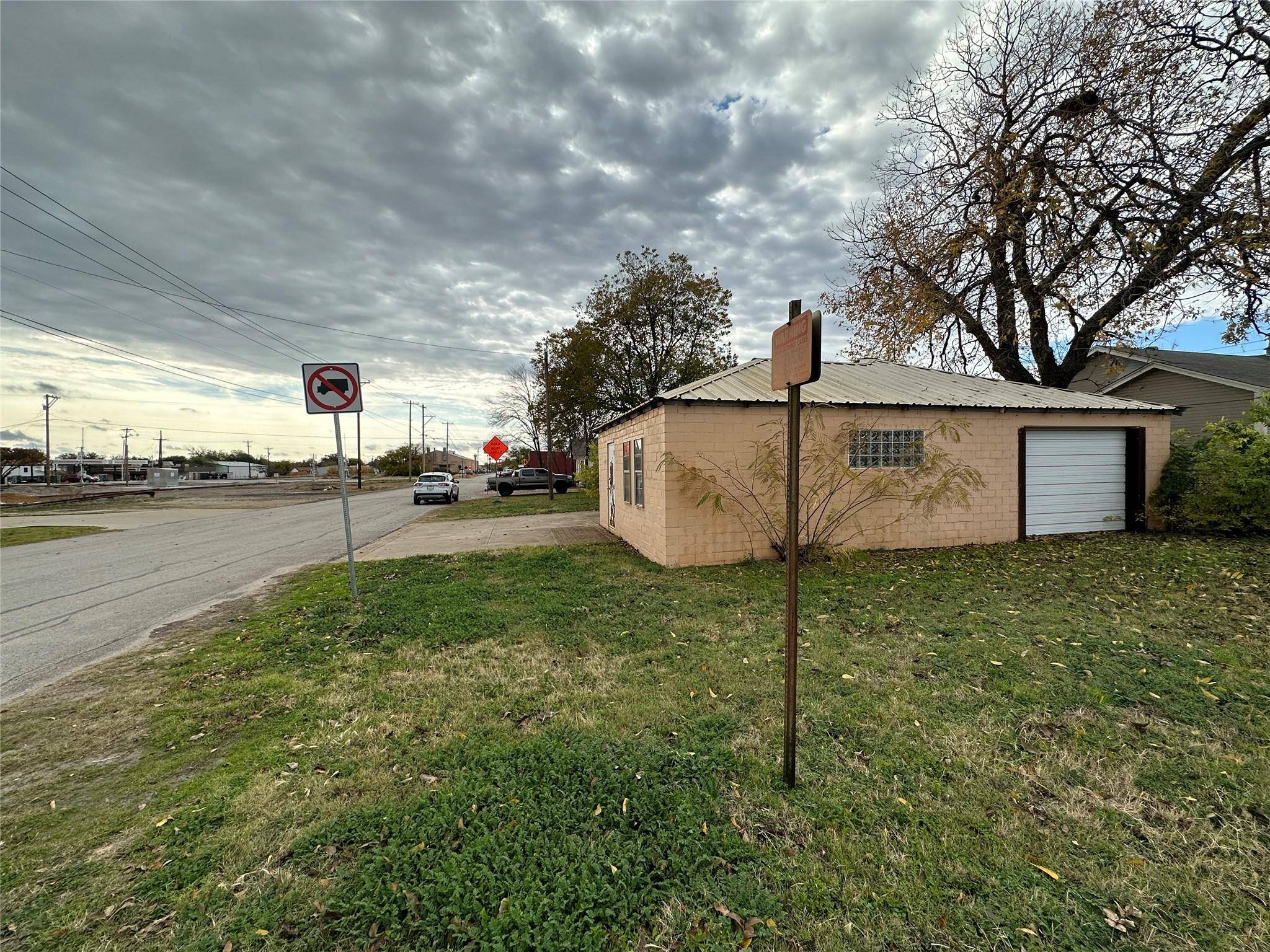 Crowley, TX 76036,129 N Magnolia Street