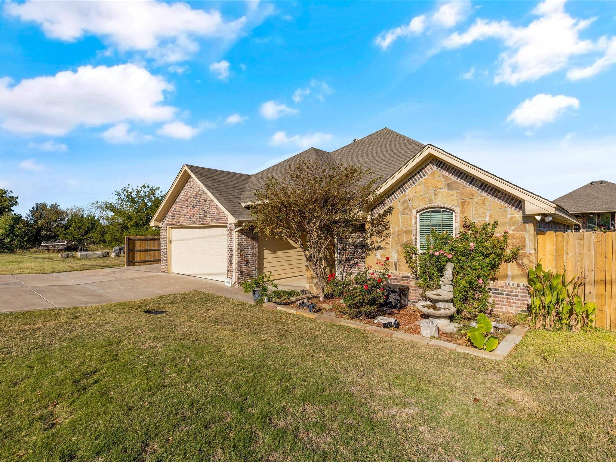 Granbury, TX 76048,304 Knob Hill Drive