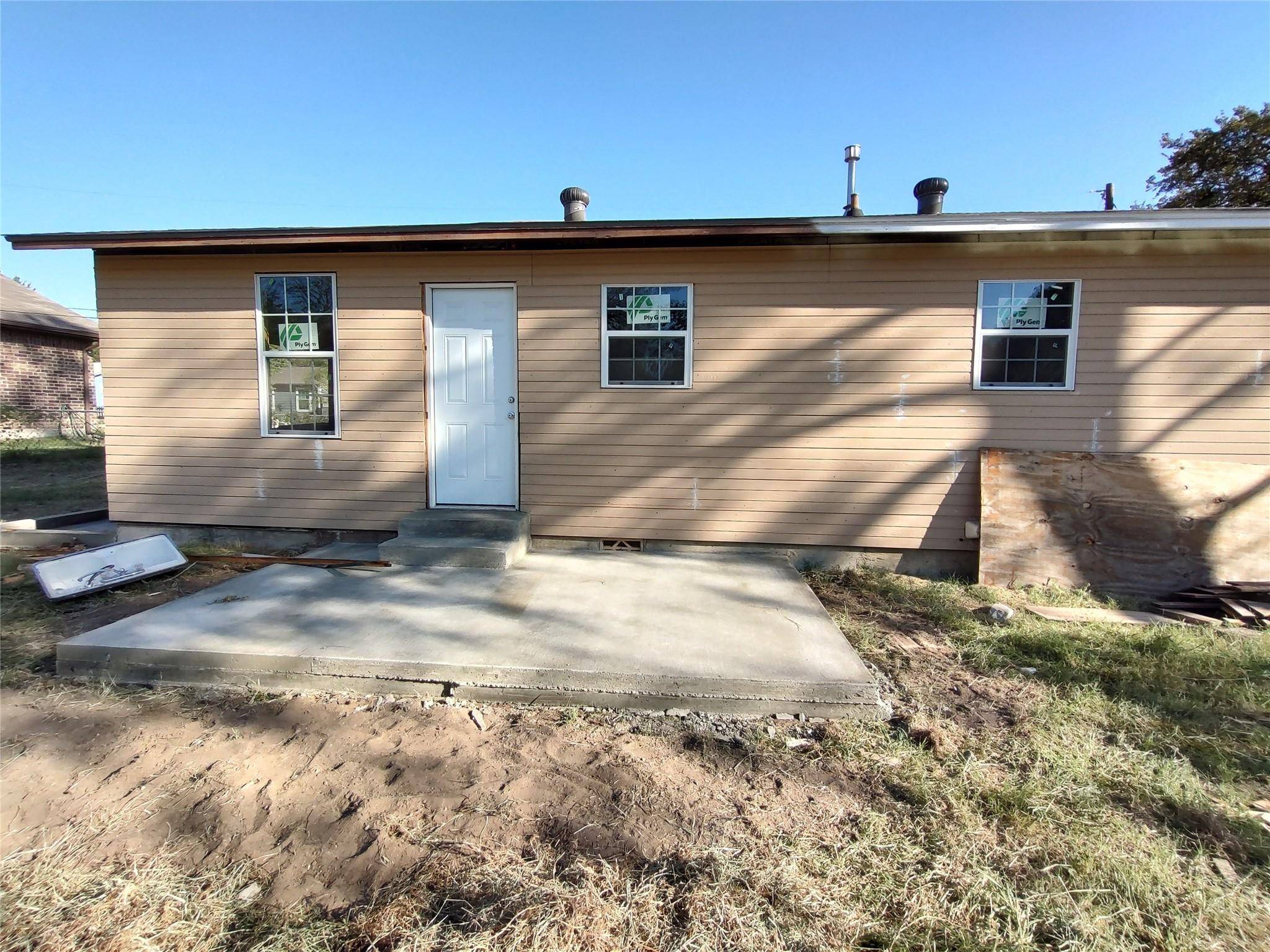 Weatherford, TX 76086,418 E Simmons Street