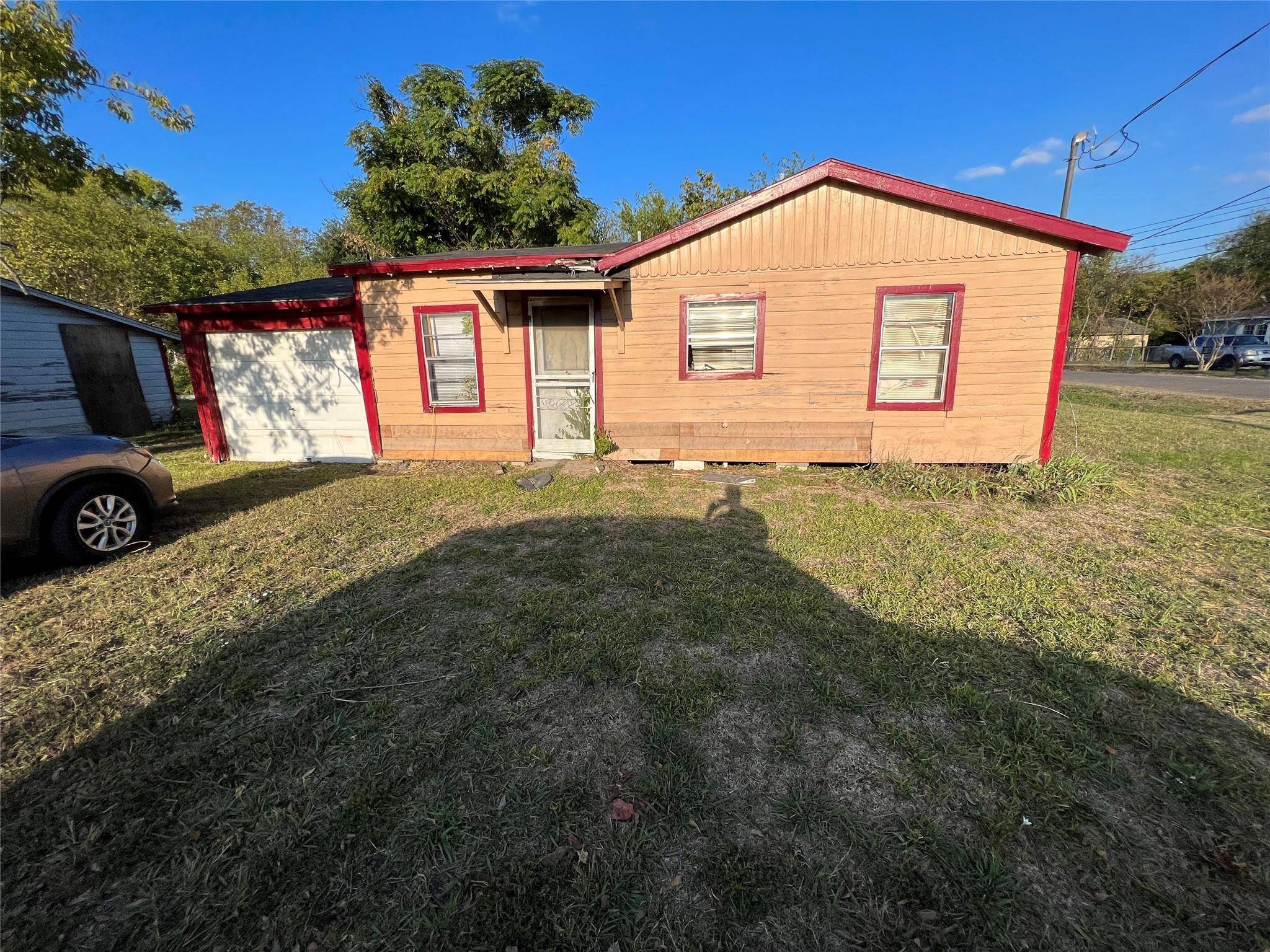 Ennis, TX 75119,300 Avenue B