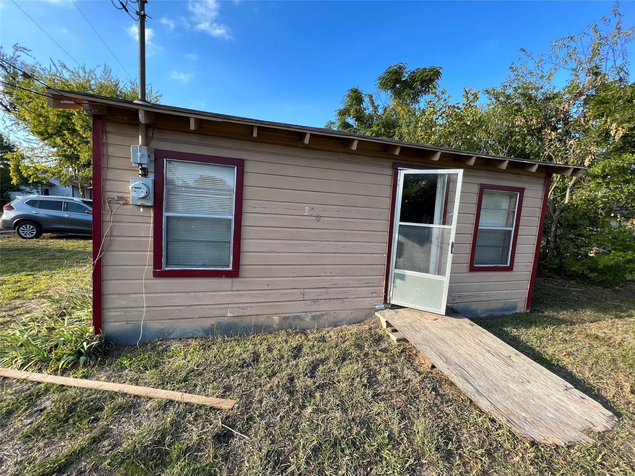 Ennis, TX 75119,300 Avenue B