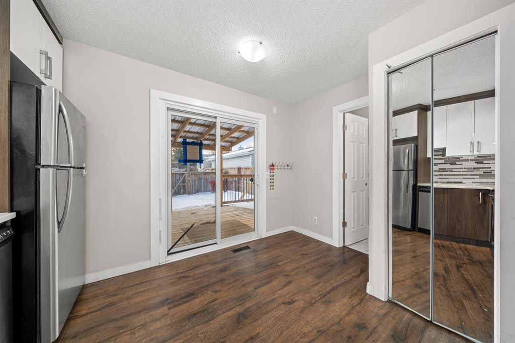 Calgary, AB T3J 3B8,237 Marindale BLVD NE