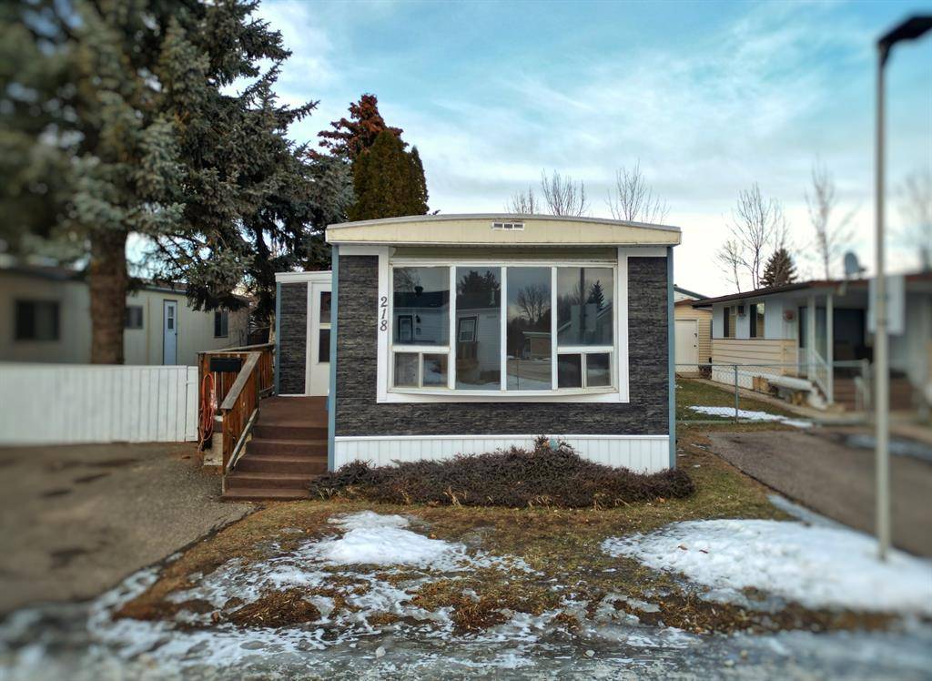 Lethbridge, AB T1H 4E8,2300 13 ST N #218