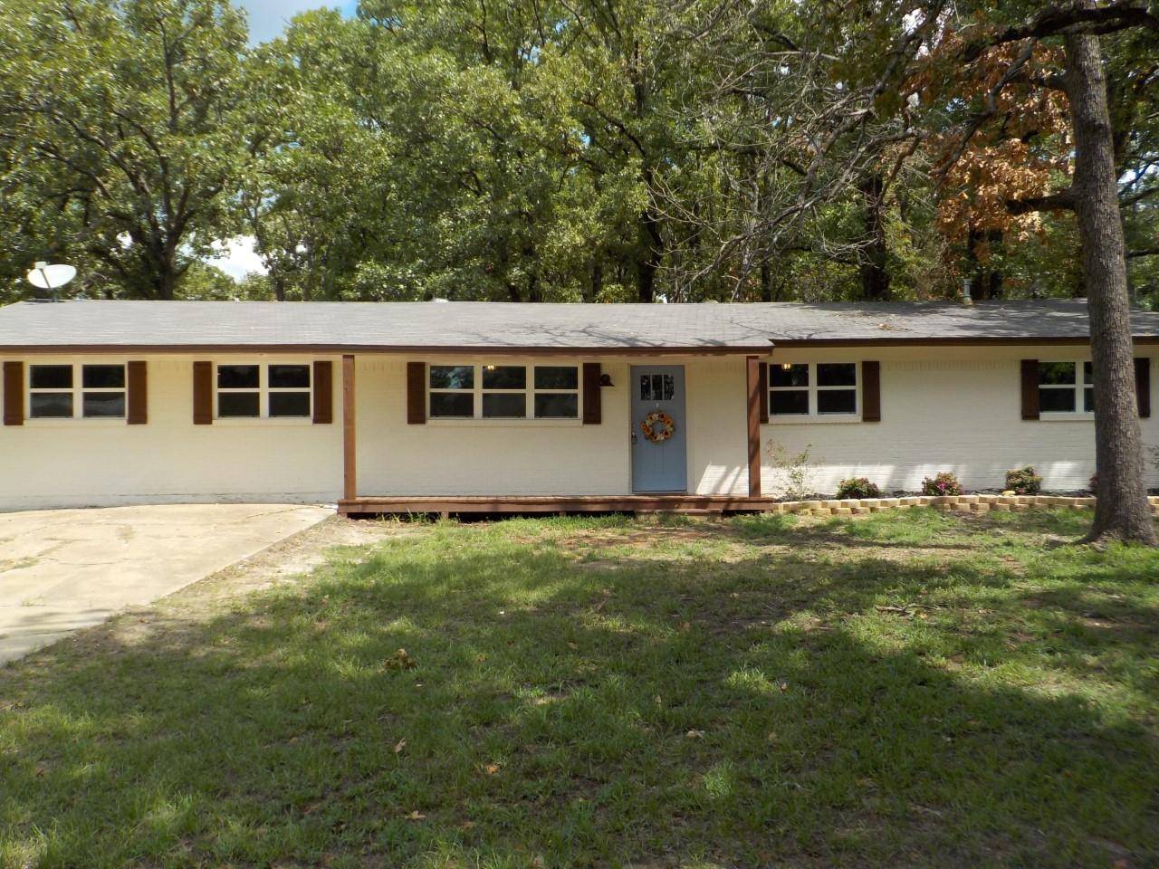 Grand Saline, TX 75140,209 N Oaks Drive