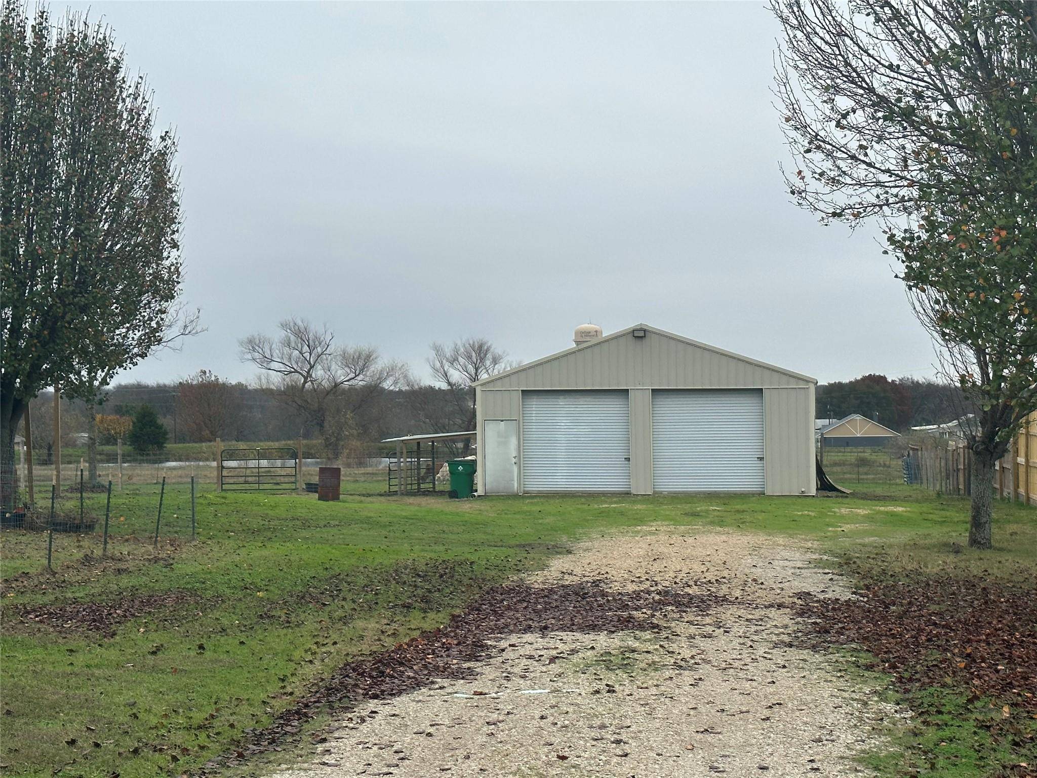 Kaufman, TX 75142,1094 County Road 141