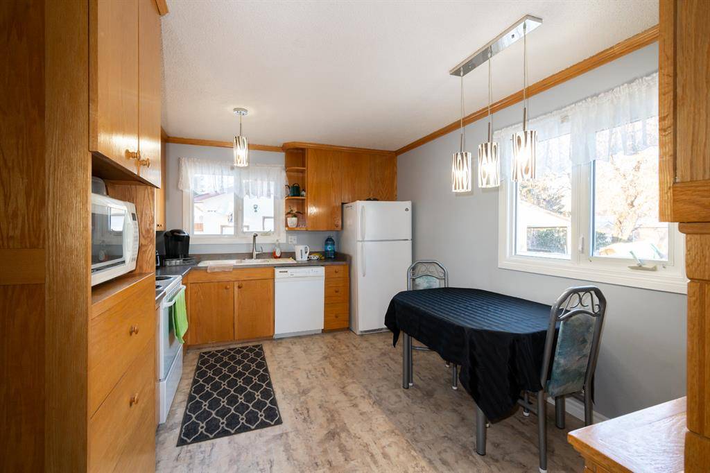 Fort Mcmurray, AB T9H1J4,26 Centennial DR