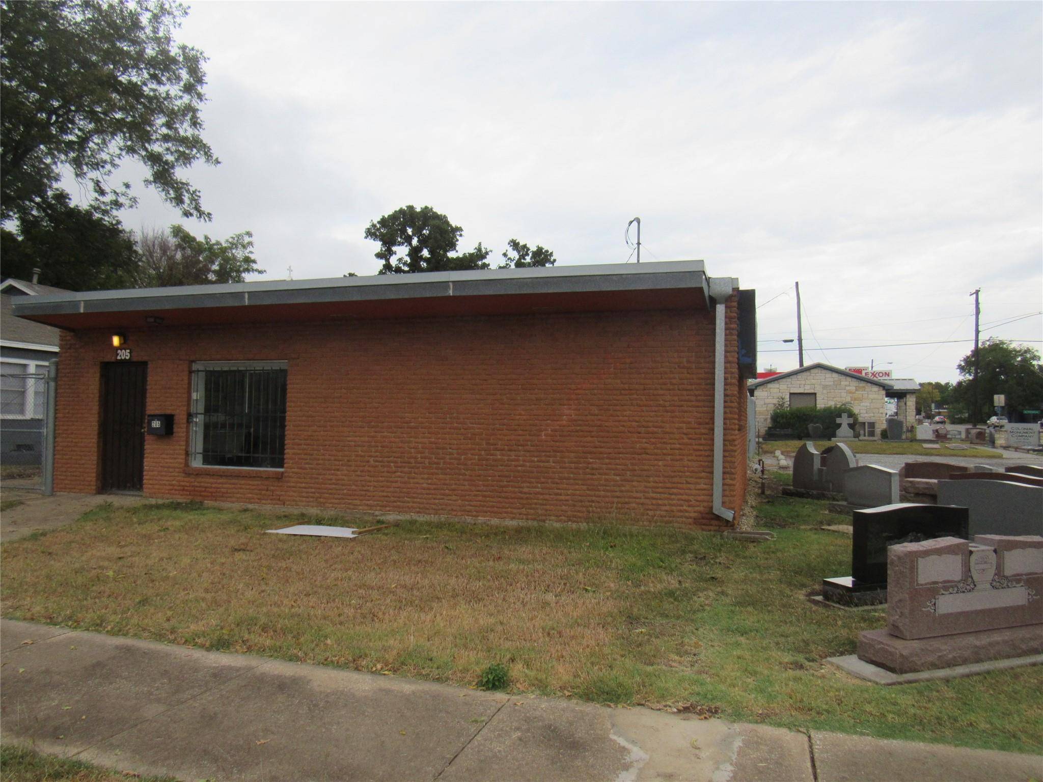 Denison, TX 75020,205 W Gandy Street