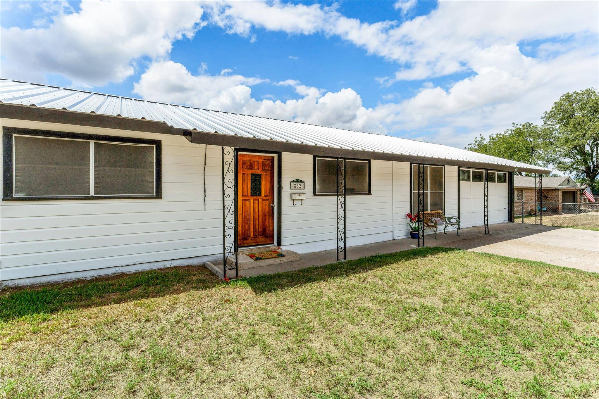 De Leon, TX 76444,832 S Lamar Street