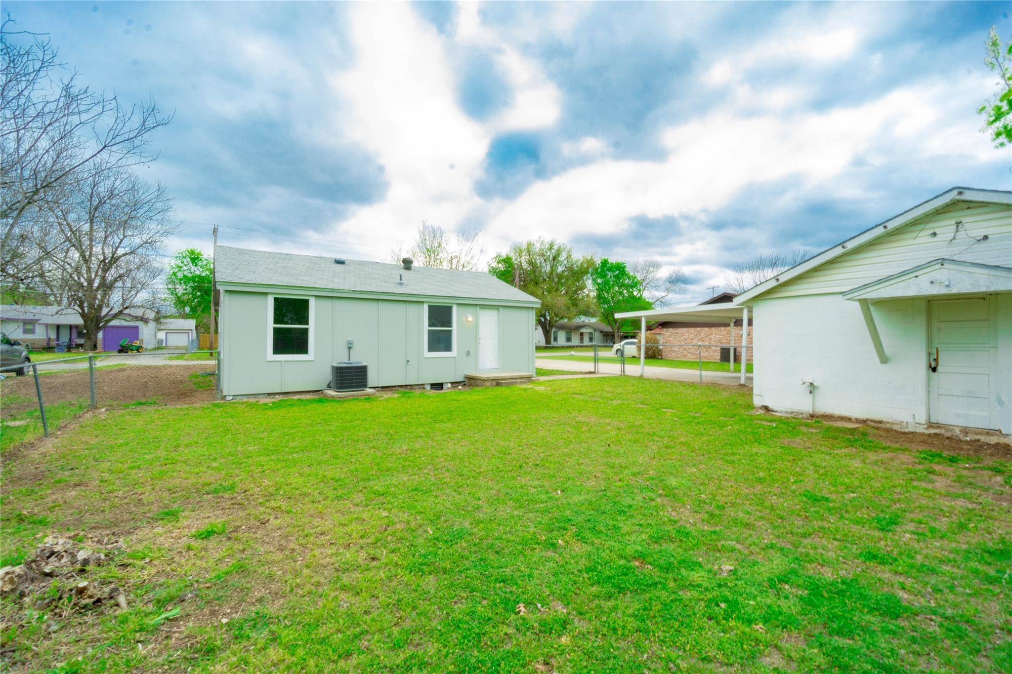 White Settlement, TX 76108,8020 Raymond Avenue