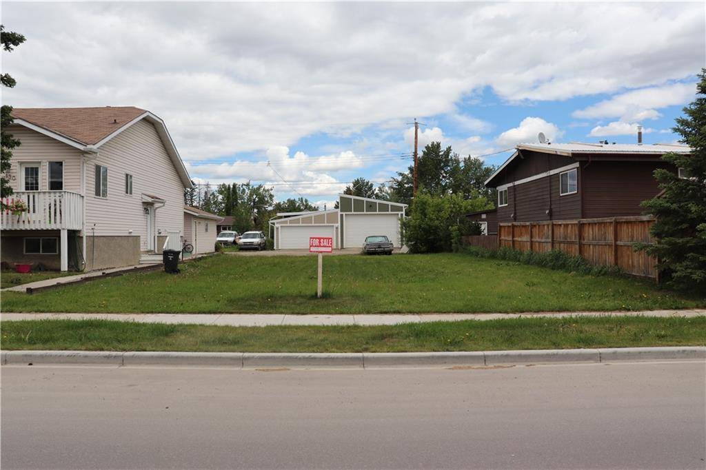 High River, AB T1V 1R8,134 8 AVE SE