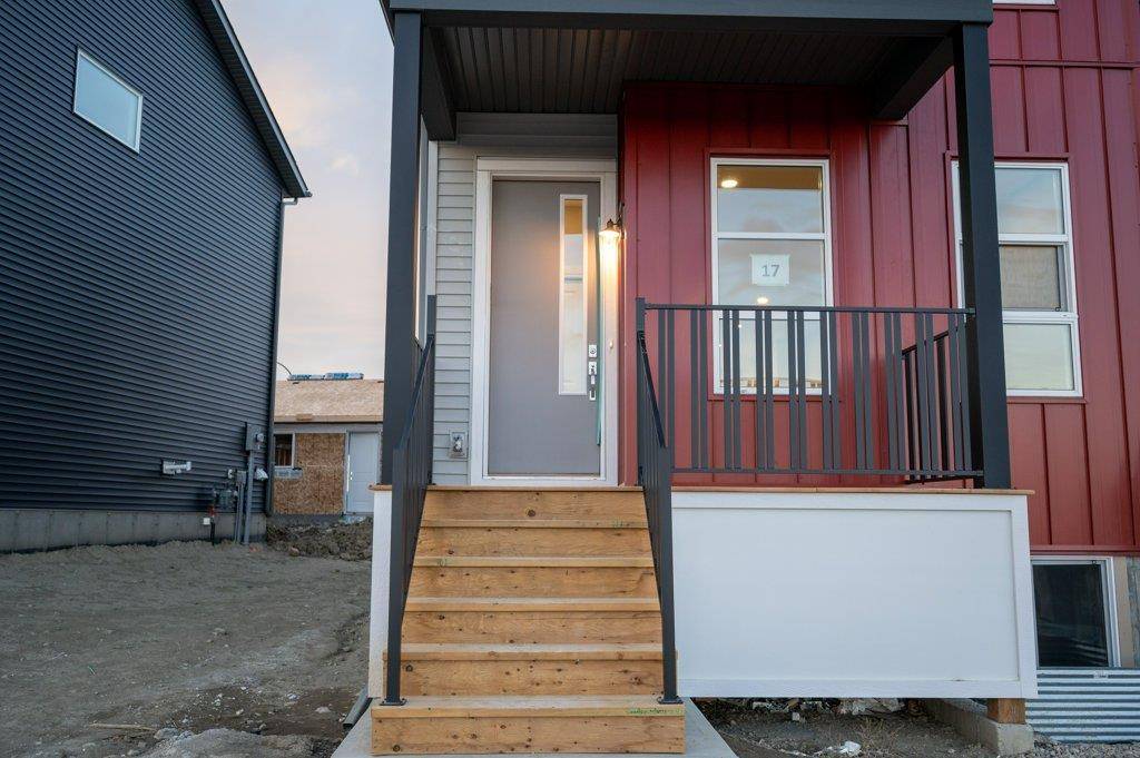 Calgary, AB T3P1T2,17 Herron Mews NE