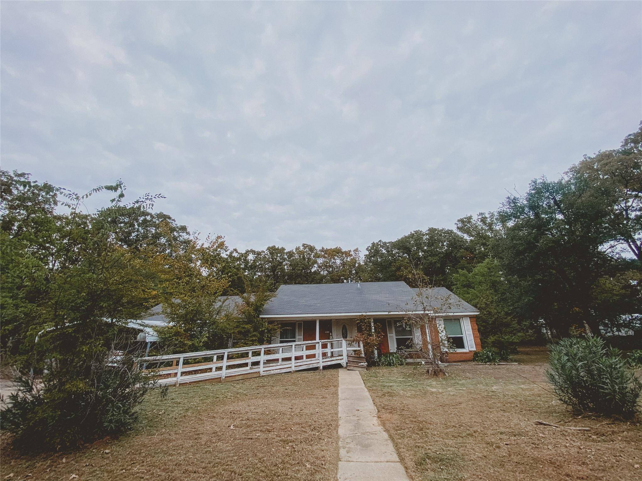 Grand Saline, TX 75140,213 N Oaks Drive