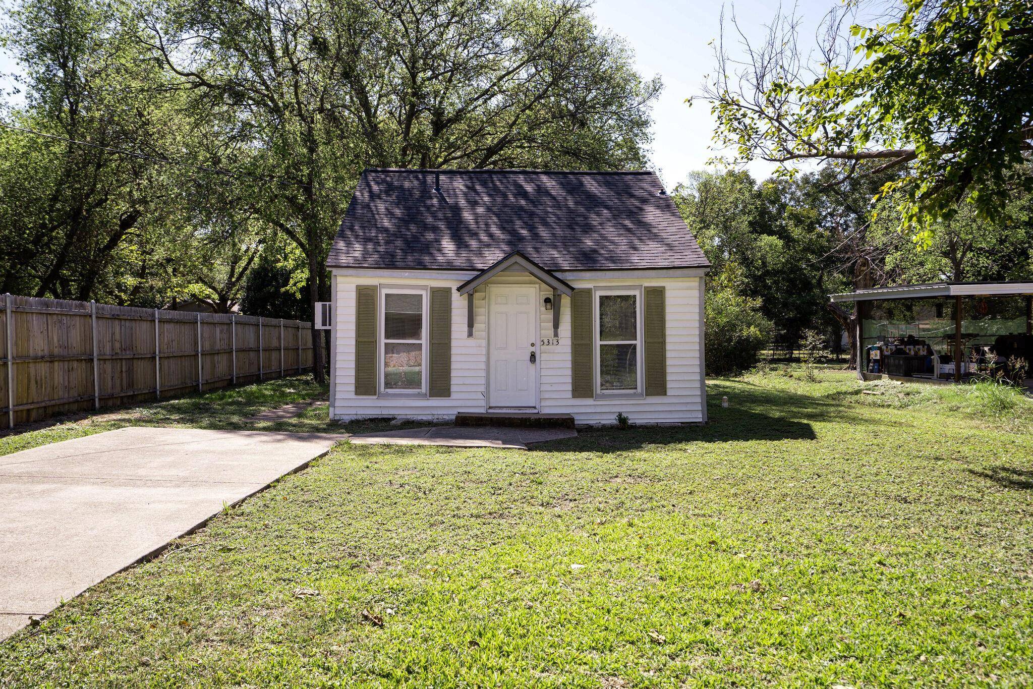 River Oaks, TX 76114,5313 Pomona Avenue