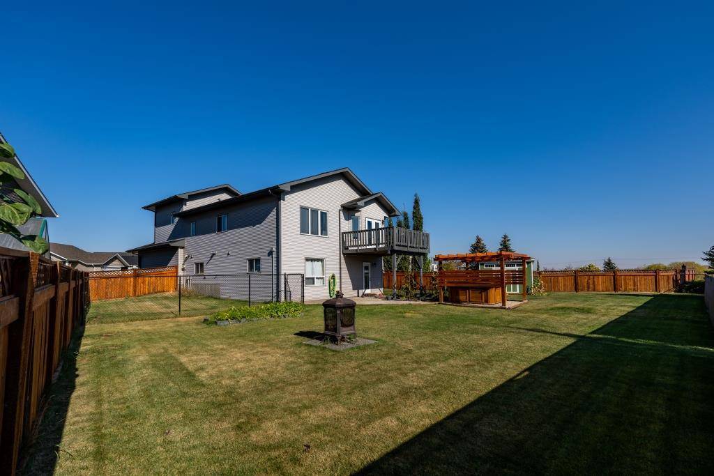 Penhold, AB T0M1R0,13 Heritage DR