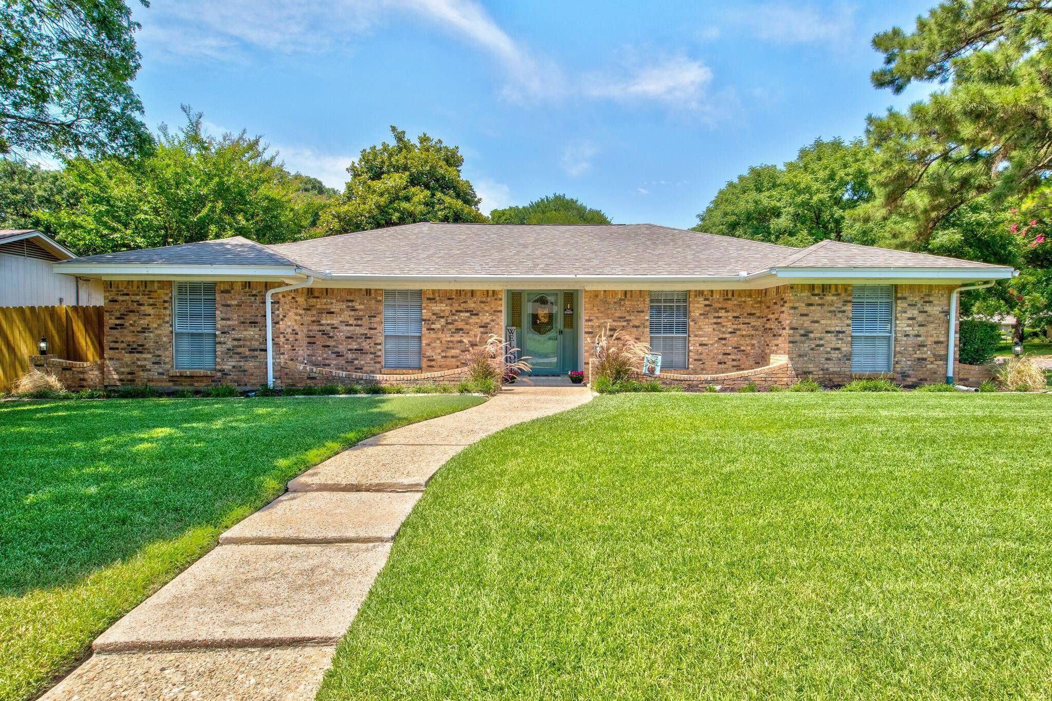 Arlington, TX 76015,2001 N Meadow Way Circle