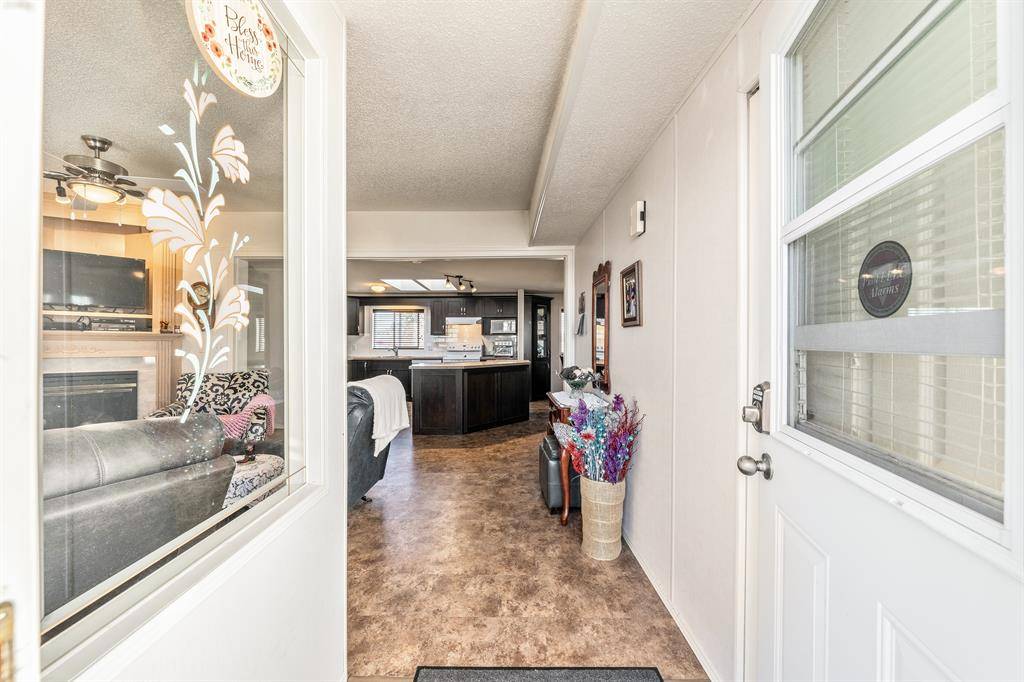 High River, AB T1V 1K1,520 Home Place NE