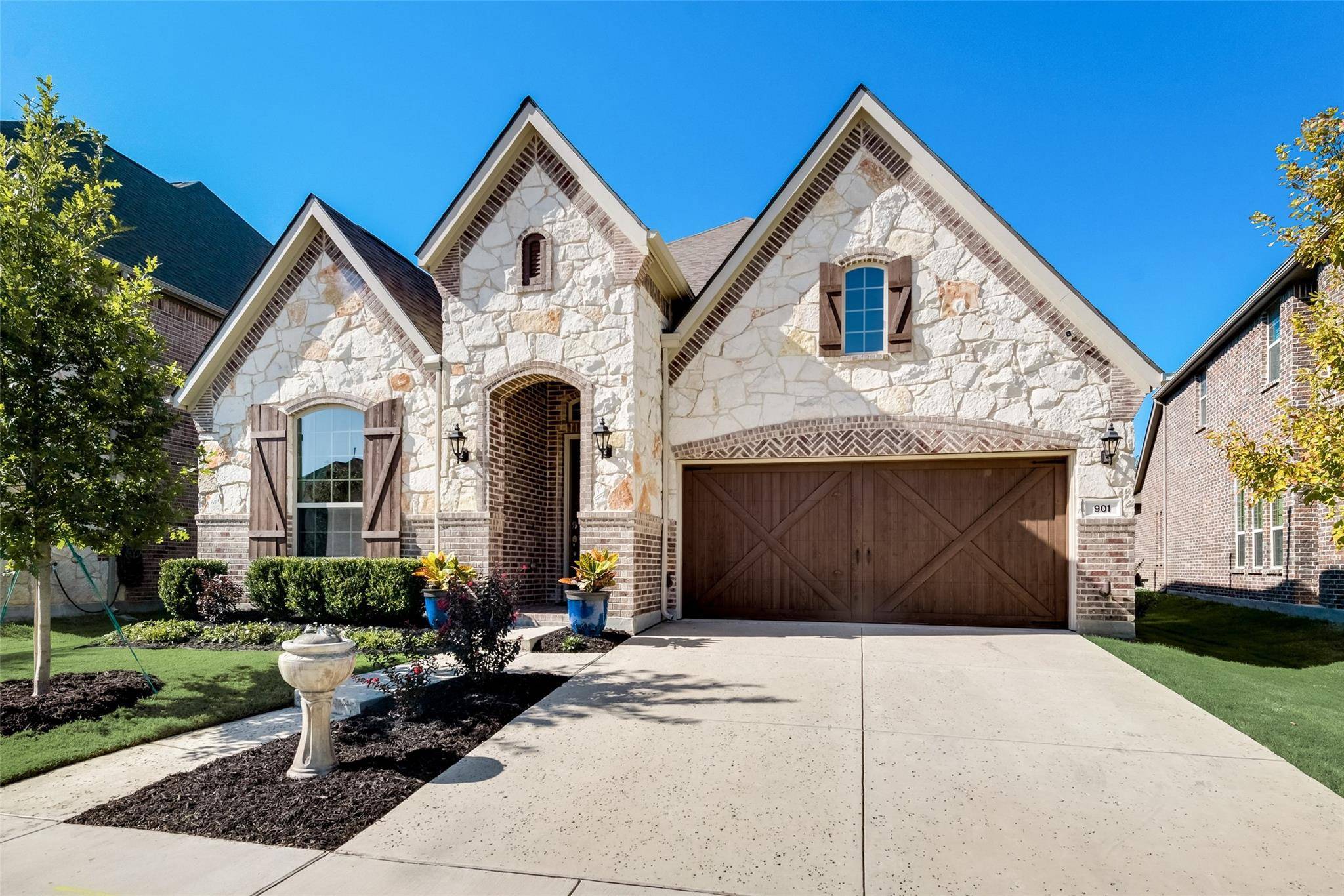 Euless, TX 76039,901 Red Maple Road