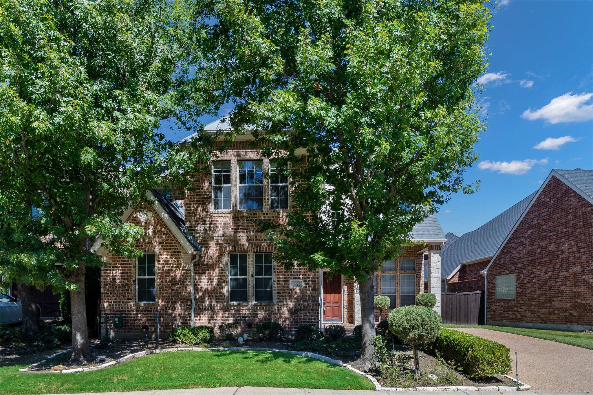 Plano, TX 75024,6925 Medallion Drive