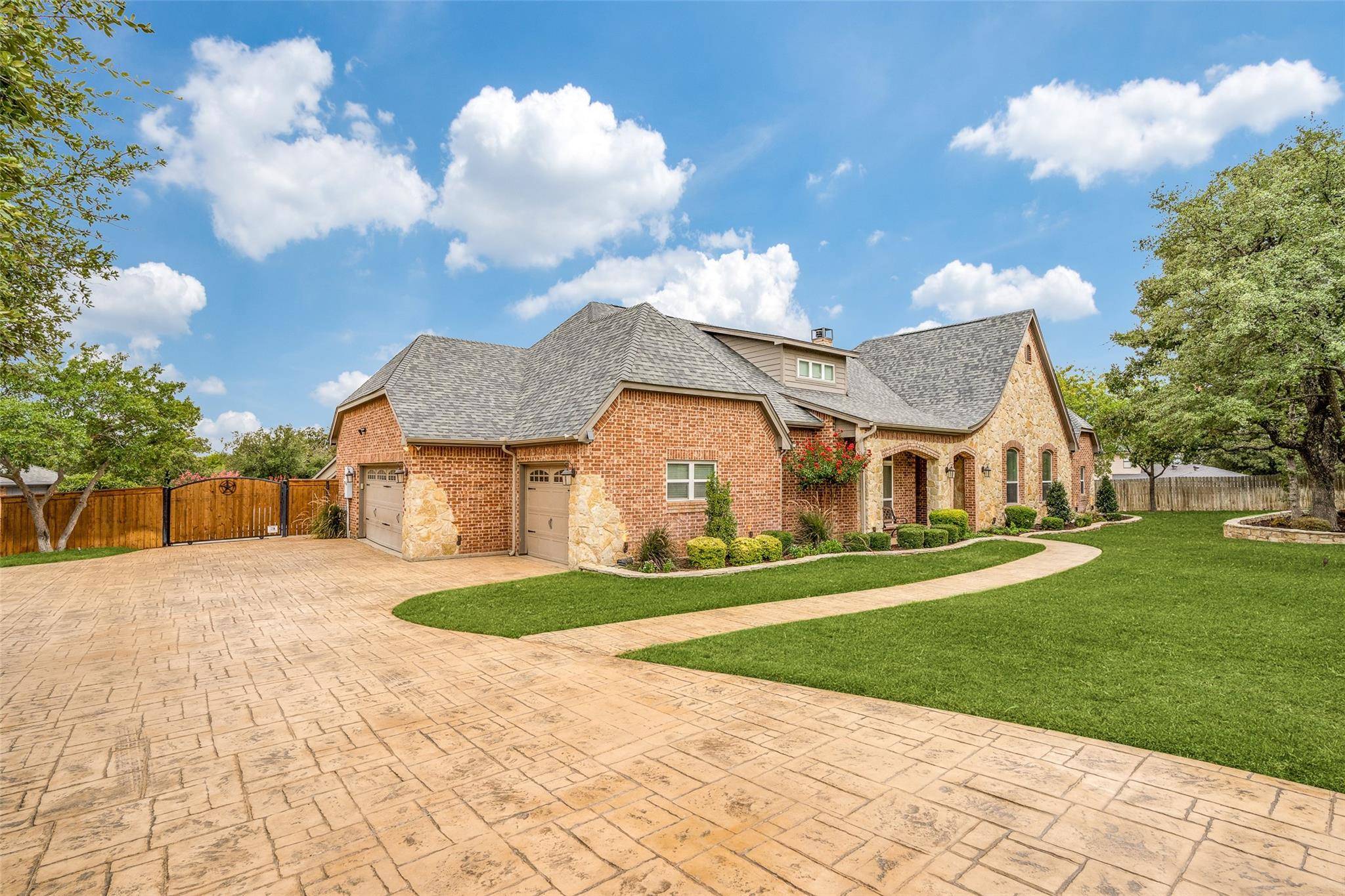 Kennedale, TX 76060,115 Oakridge Trail