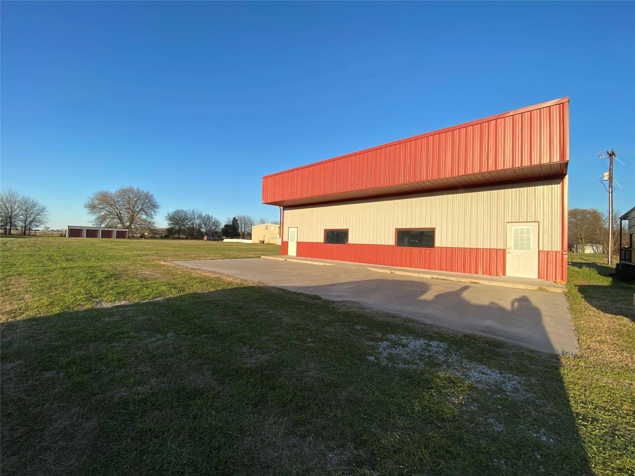 Kerens, TX 75144,906 2nd Street