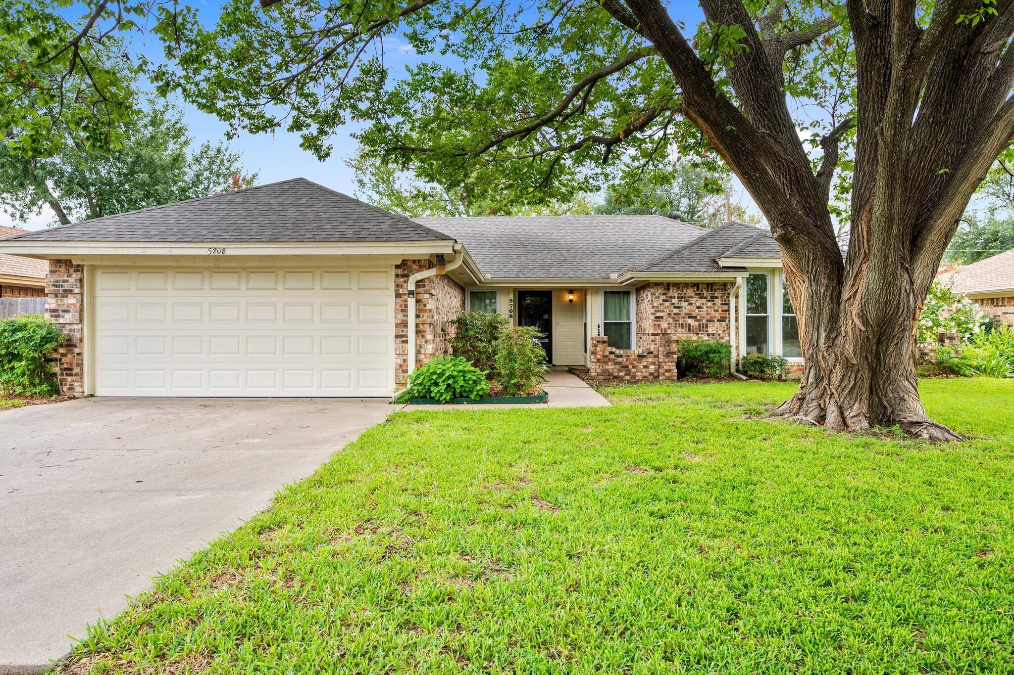 North Richland Hills, TX 76180,5708 Havana Drive