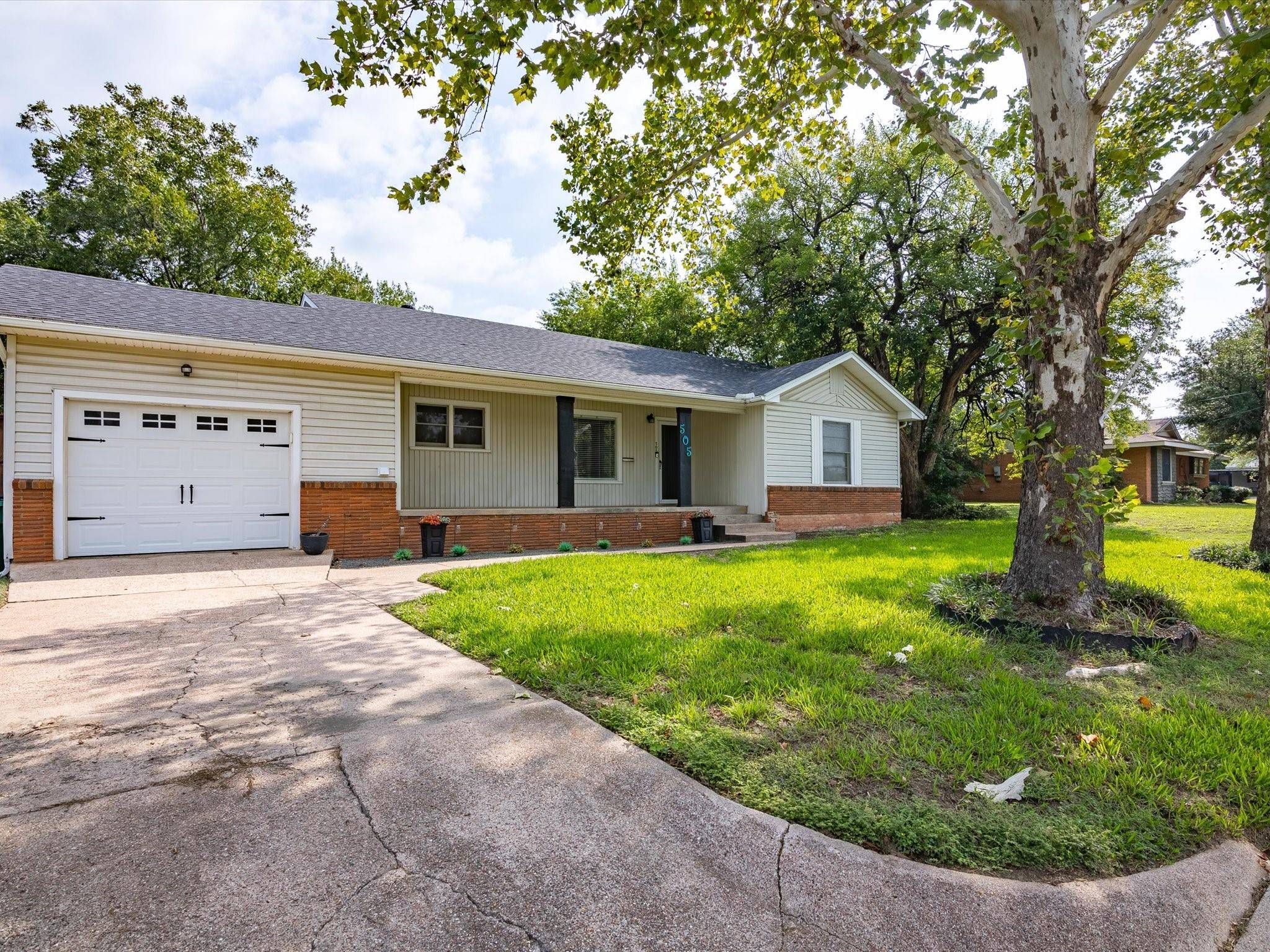 Bowie, TX 76230,505 W Walnut Street