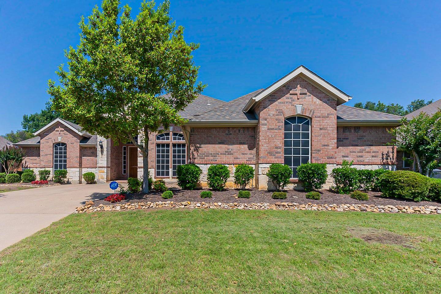 Arlington, TX 76001,8206 Summerleaf Drive