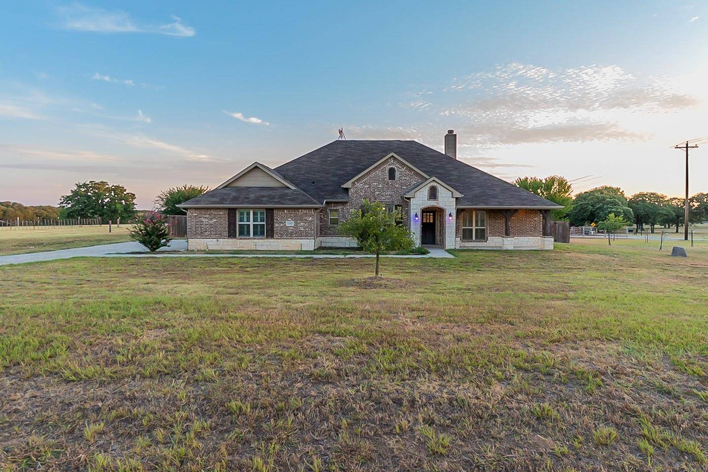 Springtown, TX 76082,100 Hampton Lane