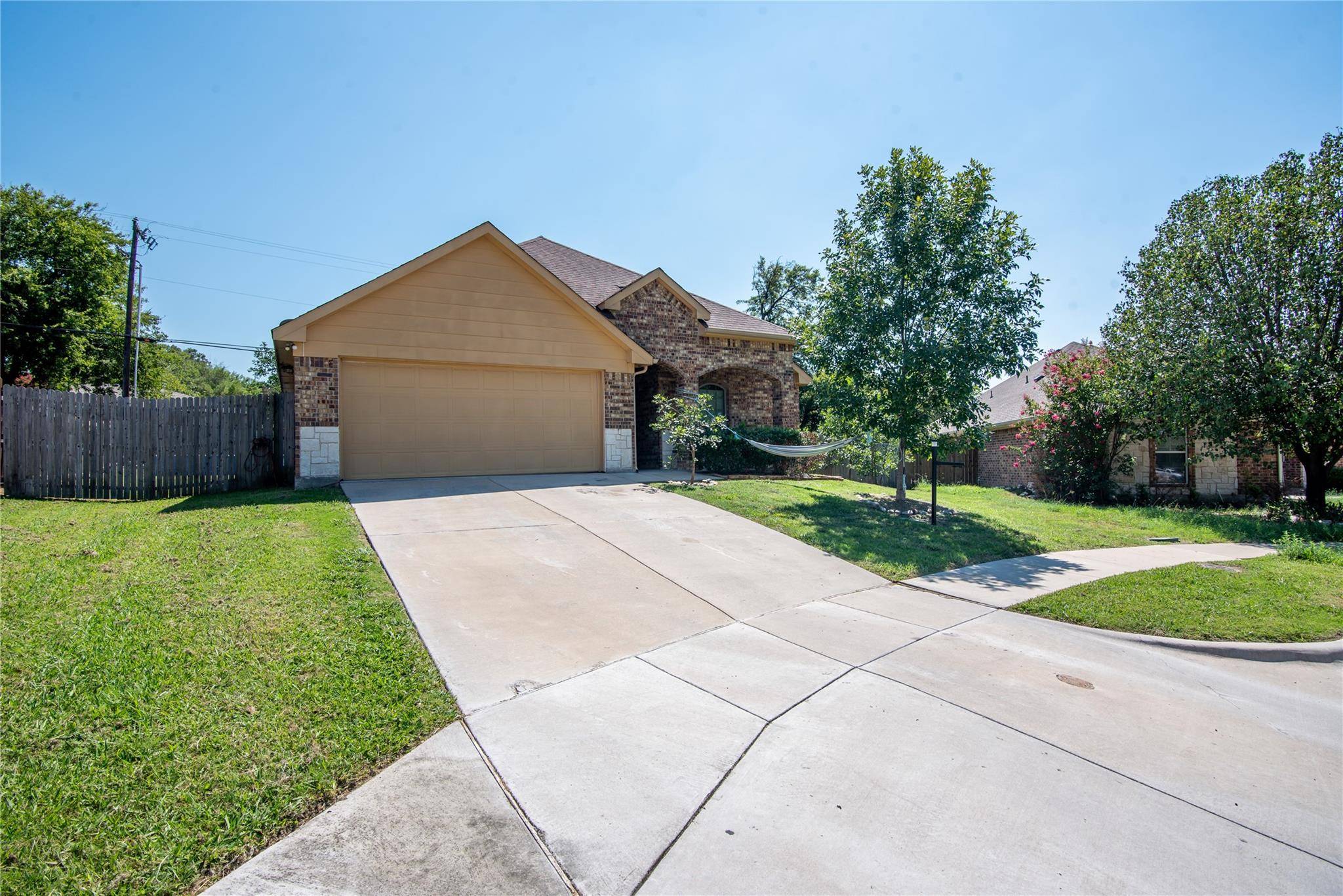 Ennis, TX 75119,905 Oakmont Drive