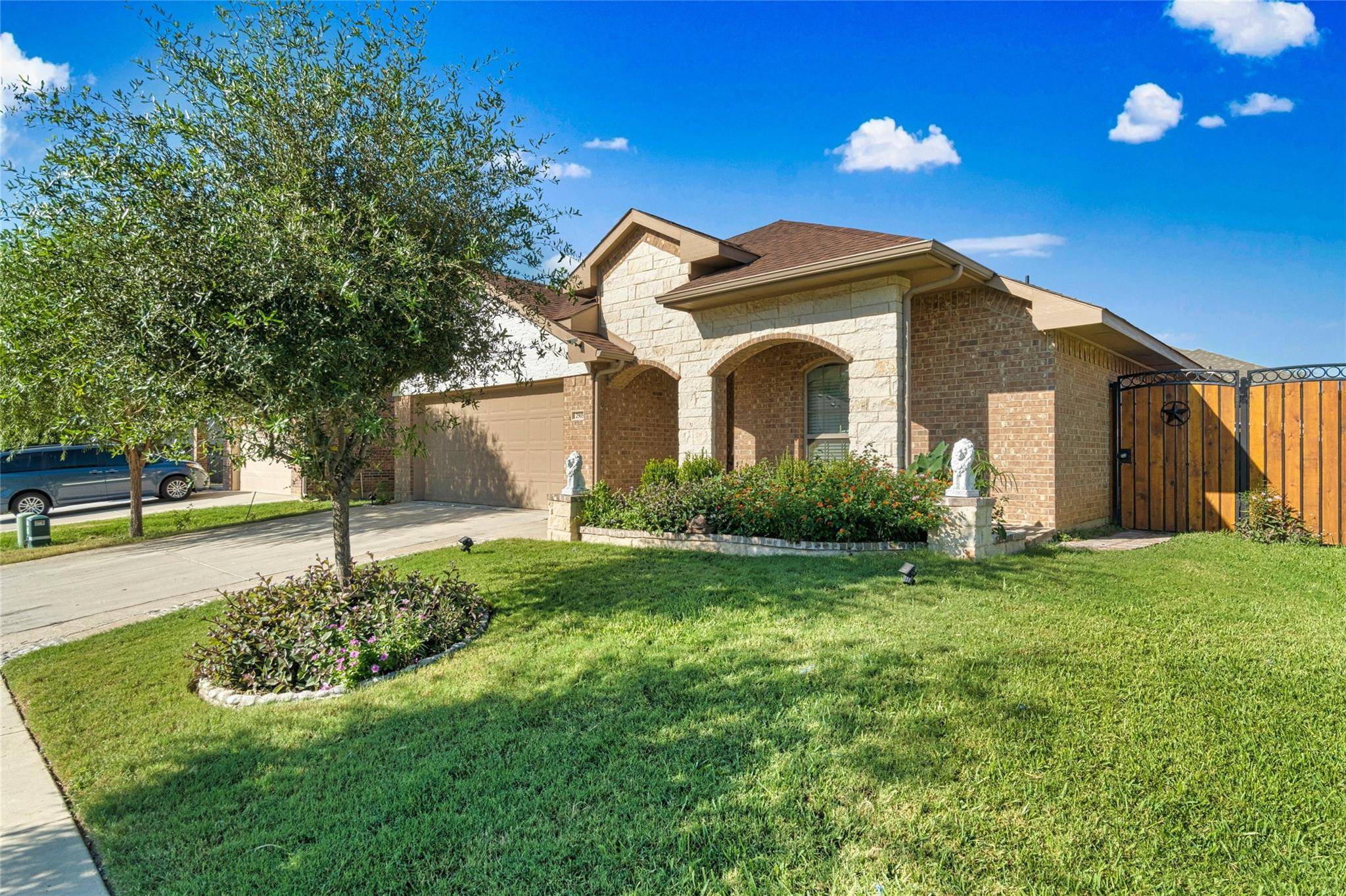 Fort Worth, TX 76111,2905 Pacifico Way