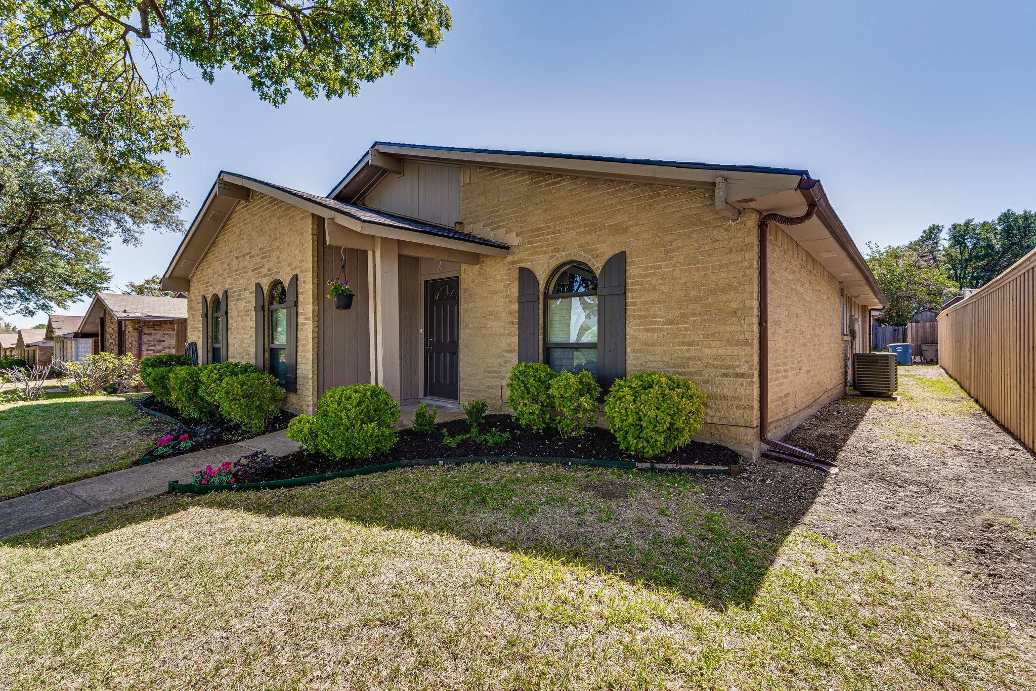 Dallas, TX 75249,7124 Field View Lane