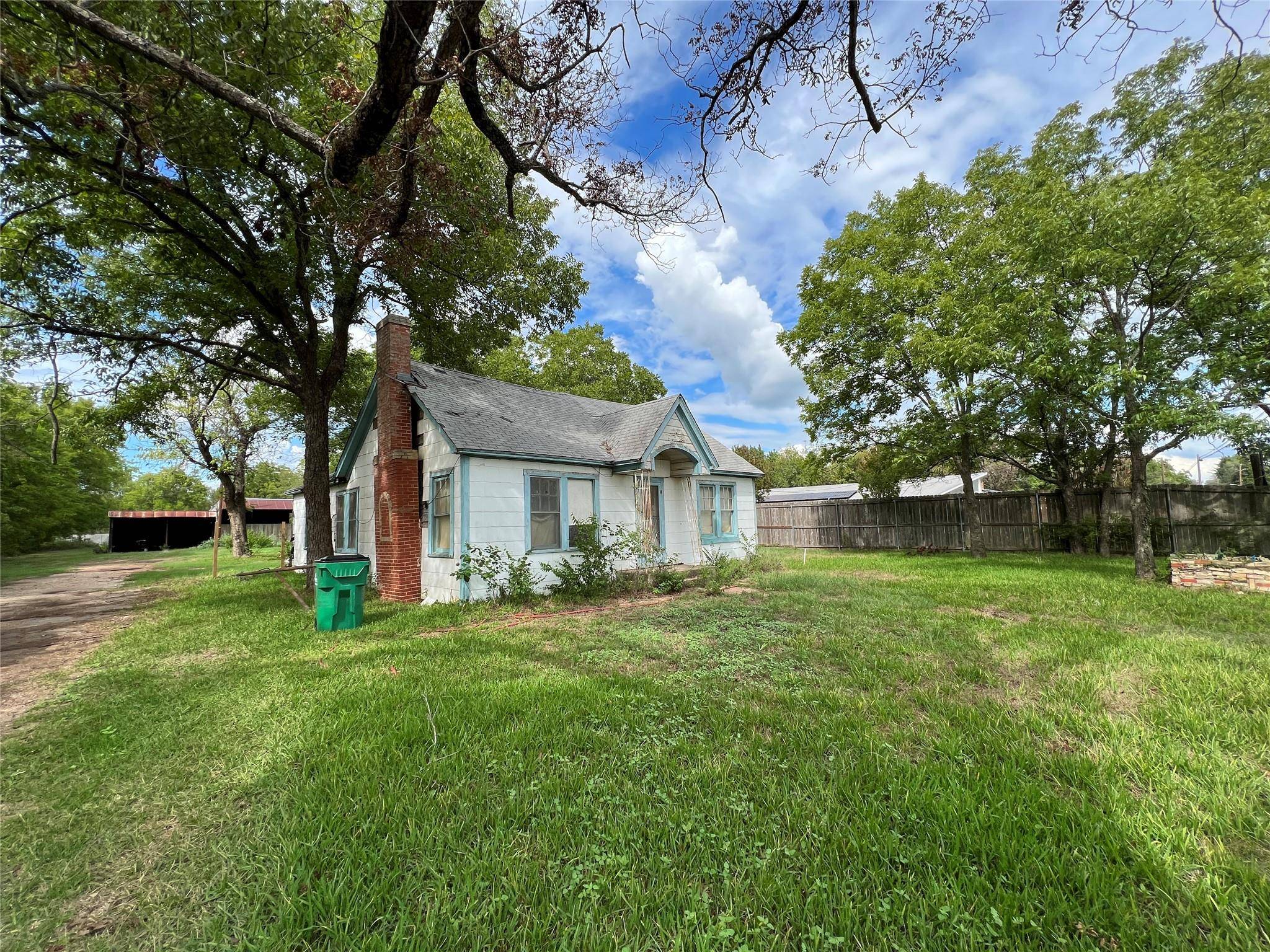 Fairfield, TX 75840,534 W Main Street