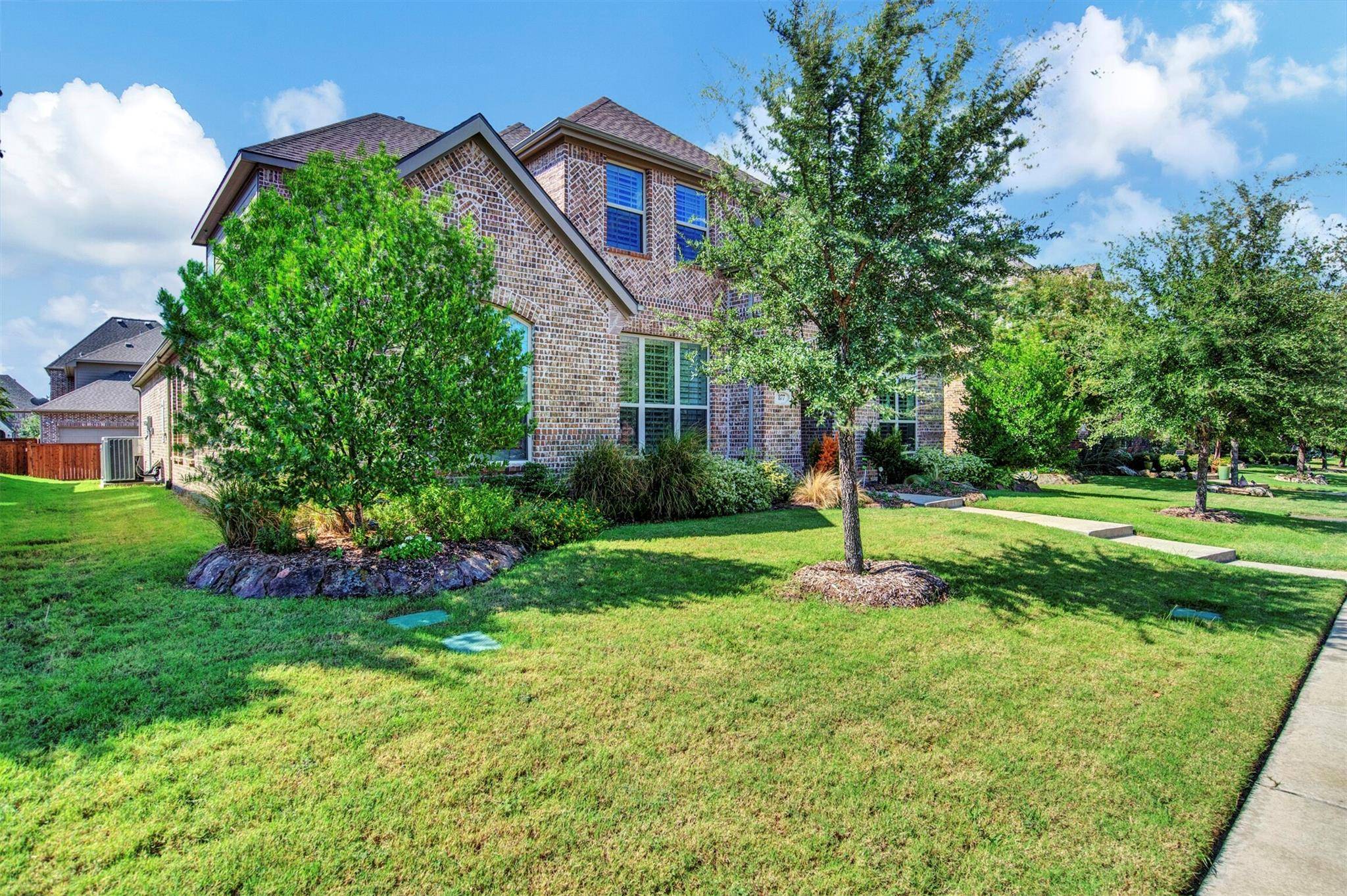 Allen, TX 75013,877 Clear Water Drive