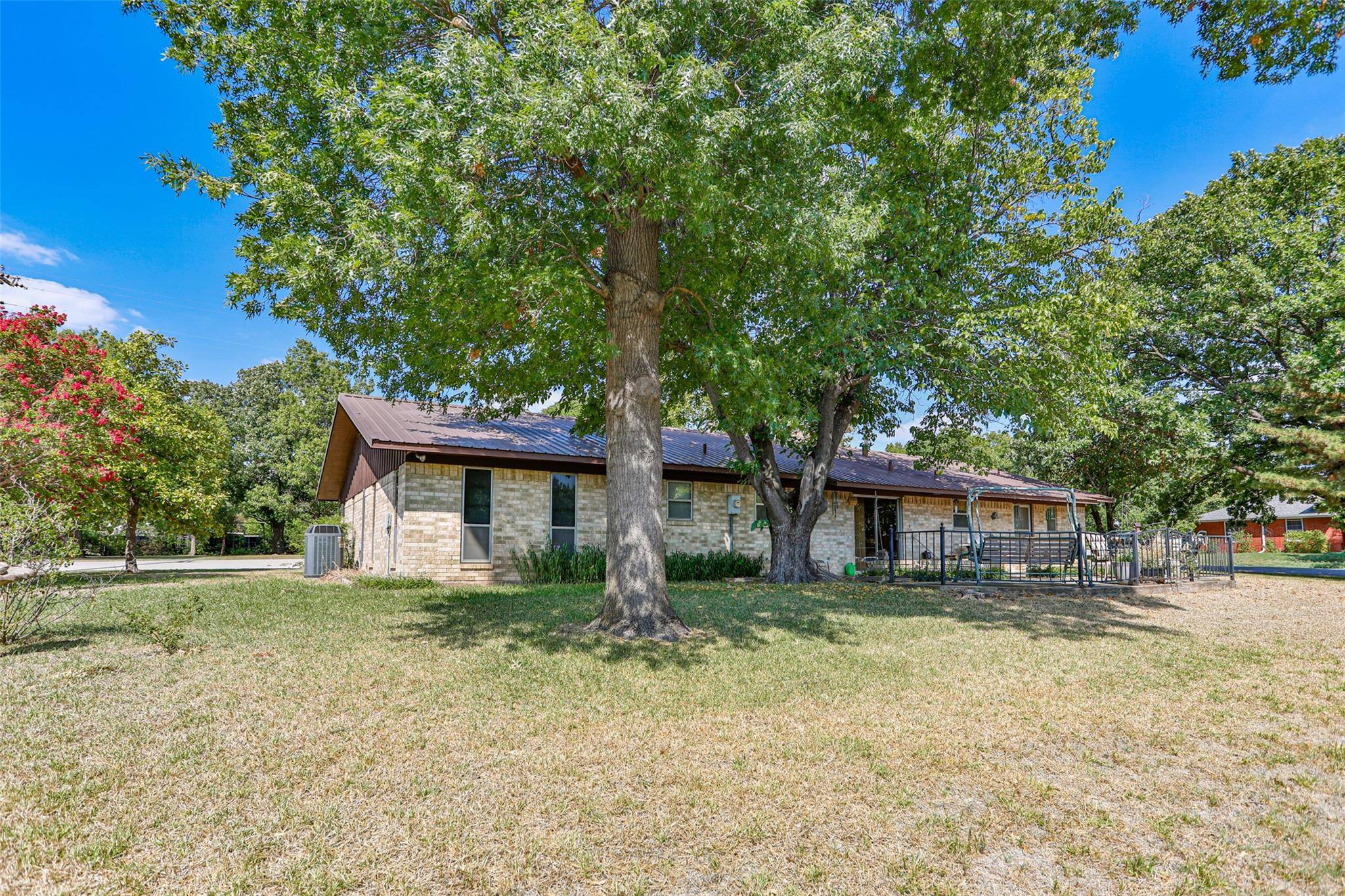 Muenster, TX 76252,361 W 9th Street