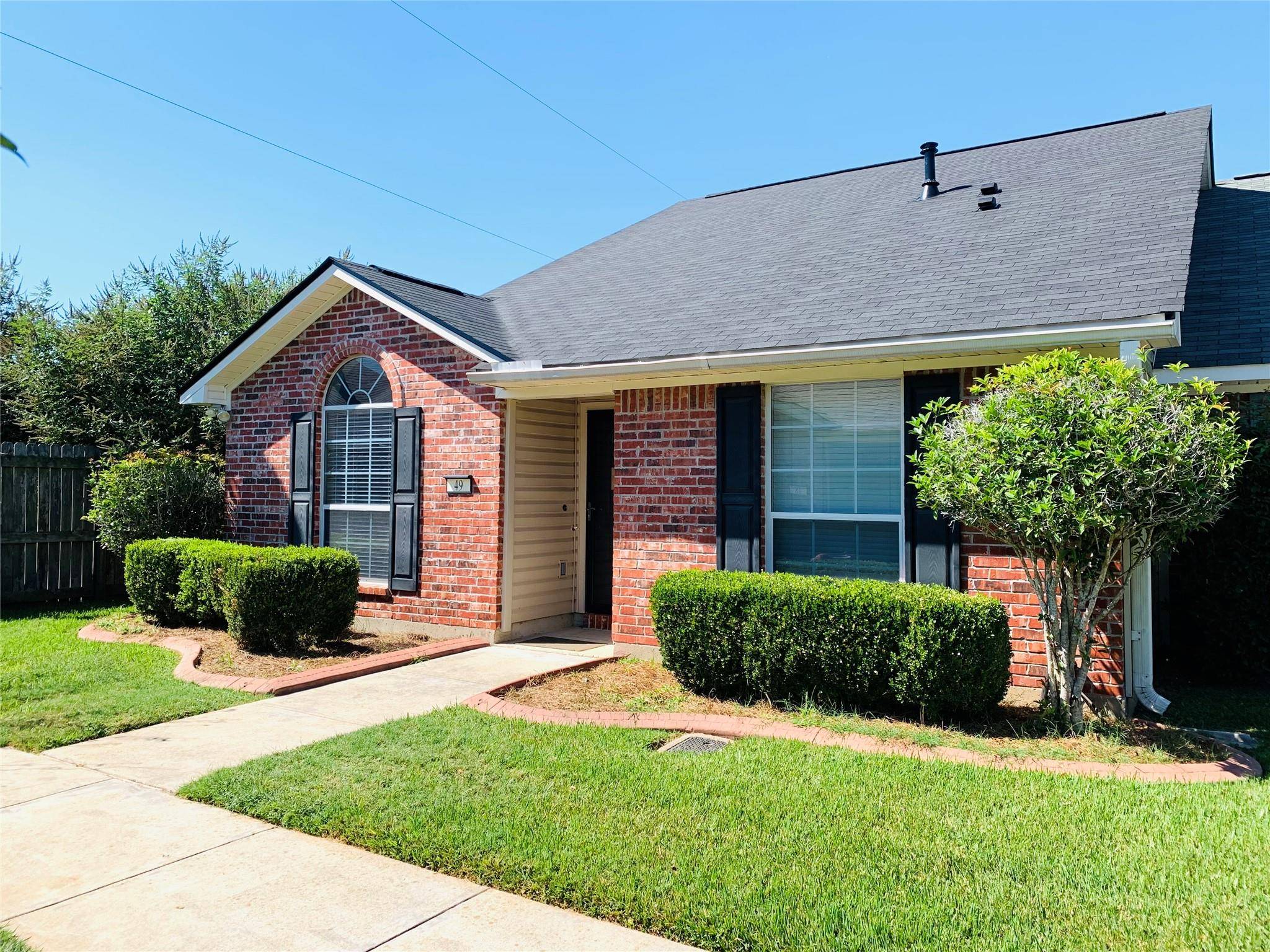 Bossier City, LA 71112,5005 Longstreet Place #49