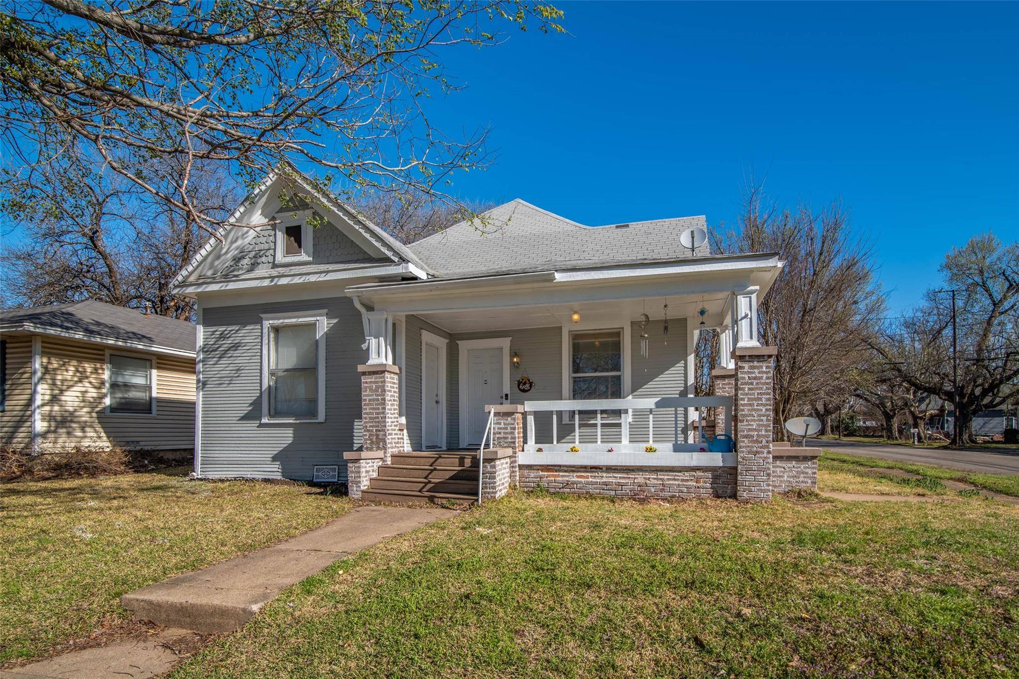 Denison, TX 75021,431 E Woodard Street