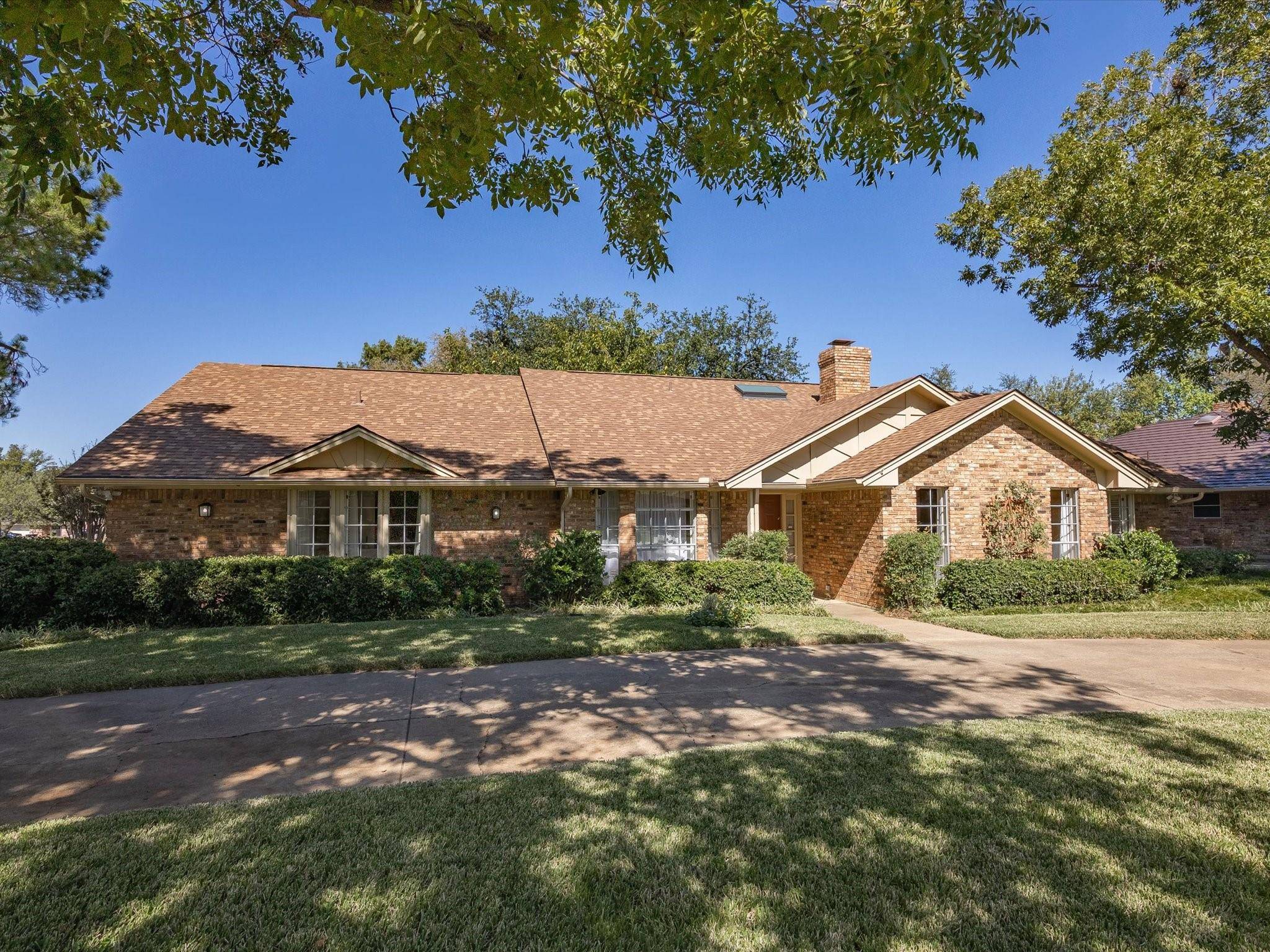 Fort Worth, TX 76112,5609 Oakmont Lane