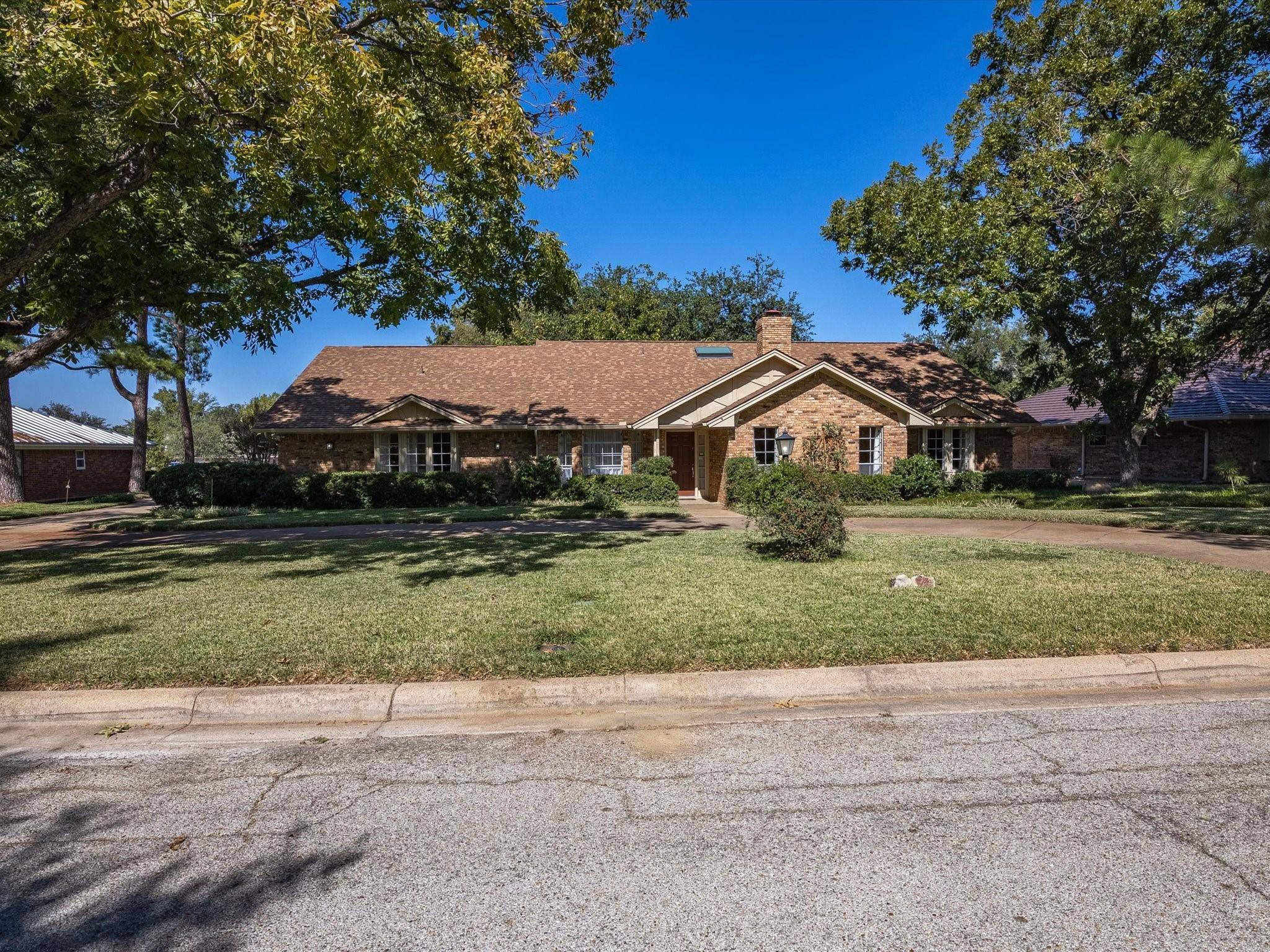 Fort Worth, TX 76112,5609 Oakmont Lane