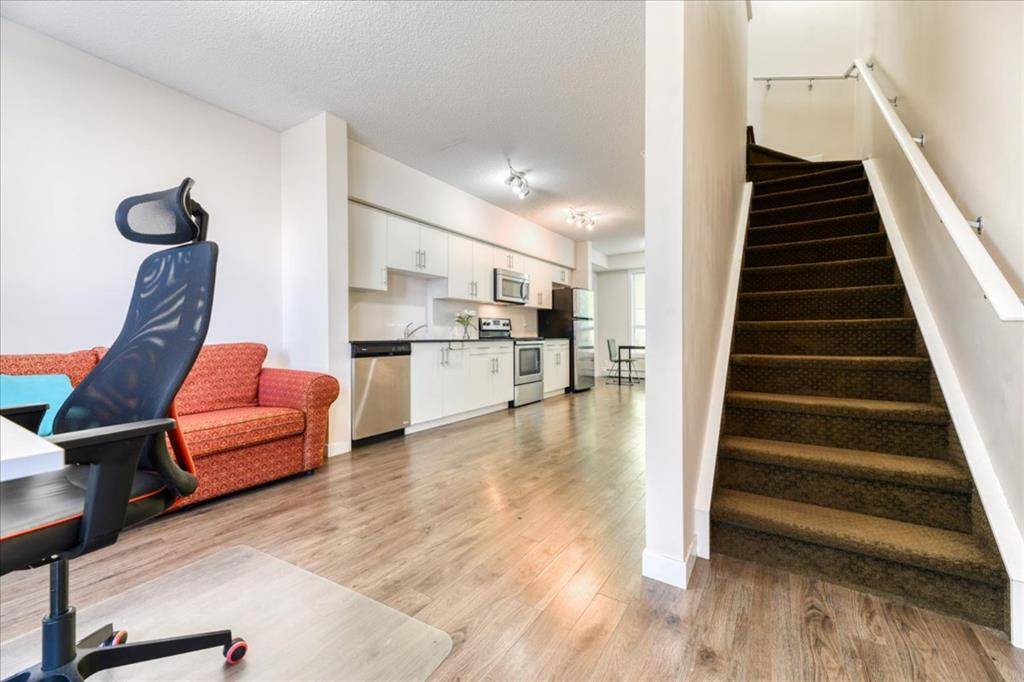 Calgary, AB T2M 4Z5,1740 9 ST NW #102