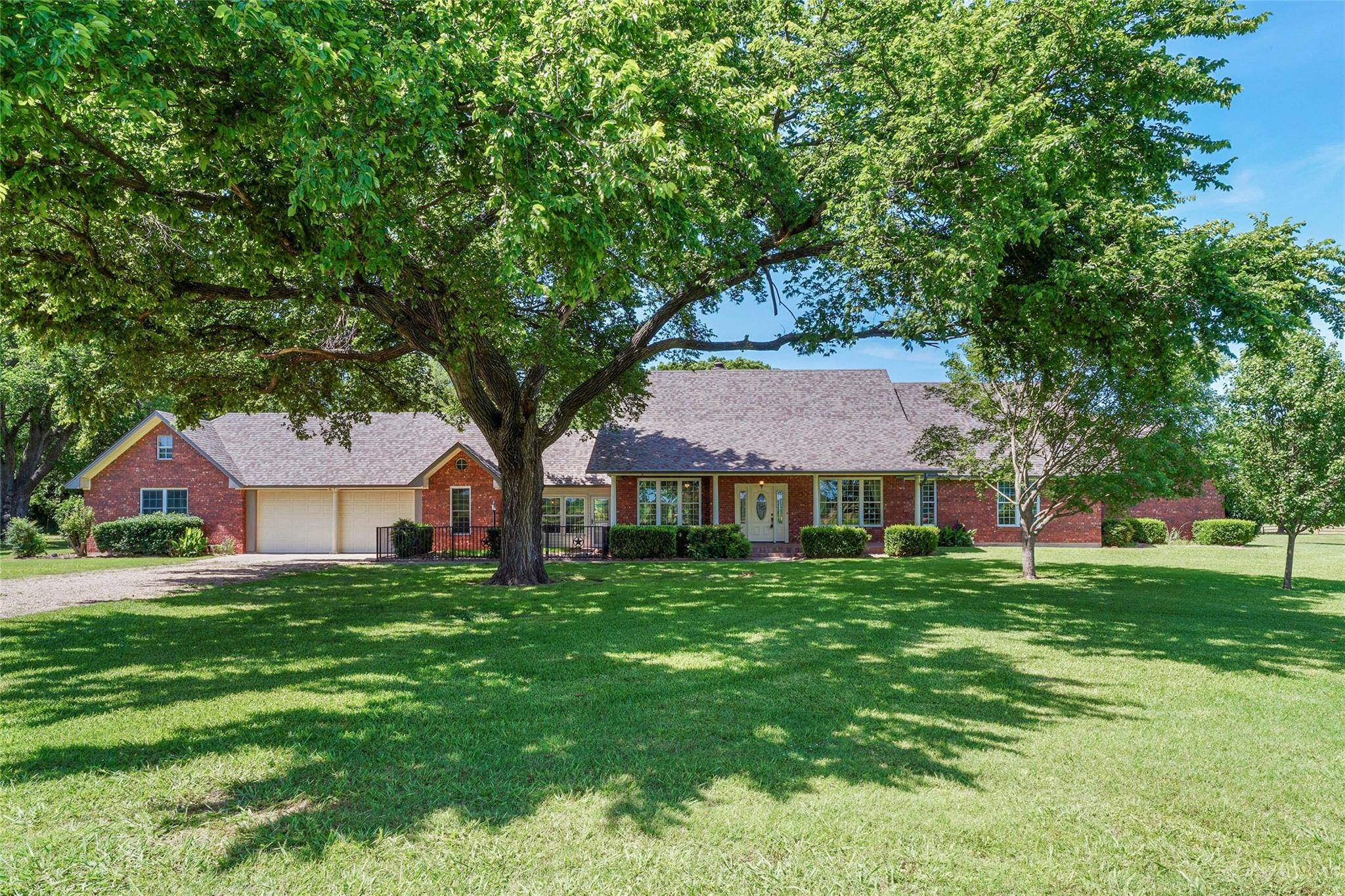 Bonham, TX 75418,400 County Road 4235