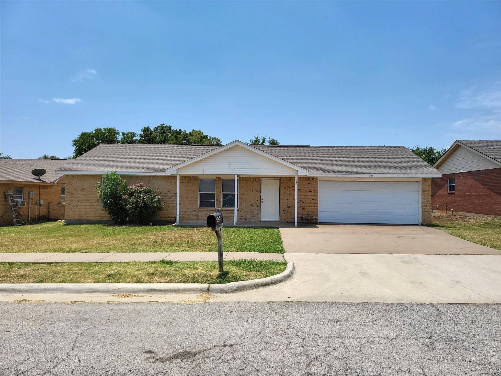 Granbury, TX 76049,306 Kathy Lane