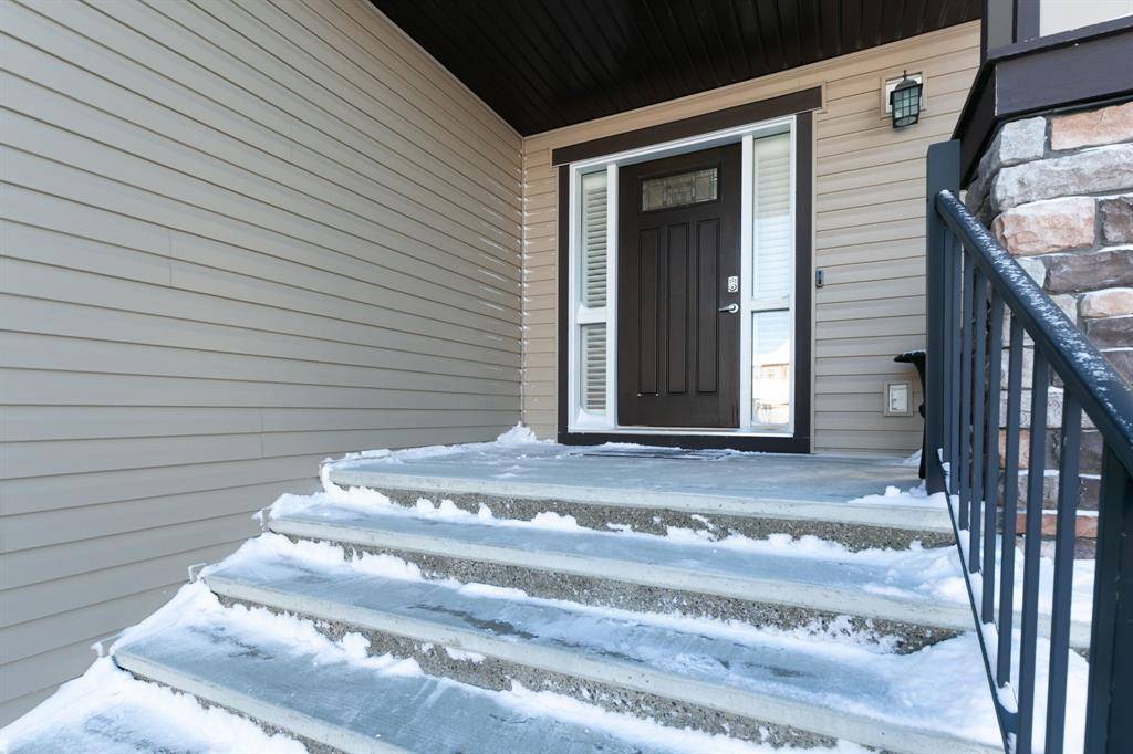 Airdrie, AB T4B 0T5,2366 Baywater CRES SW